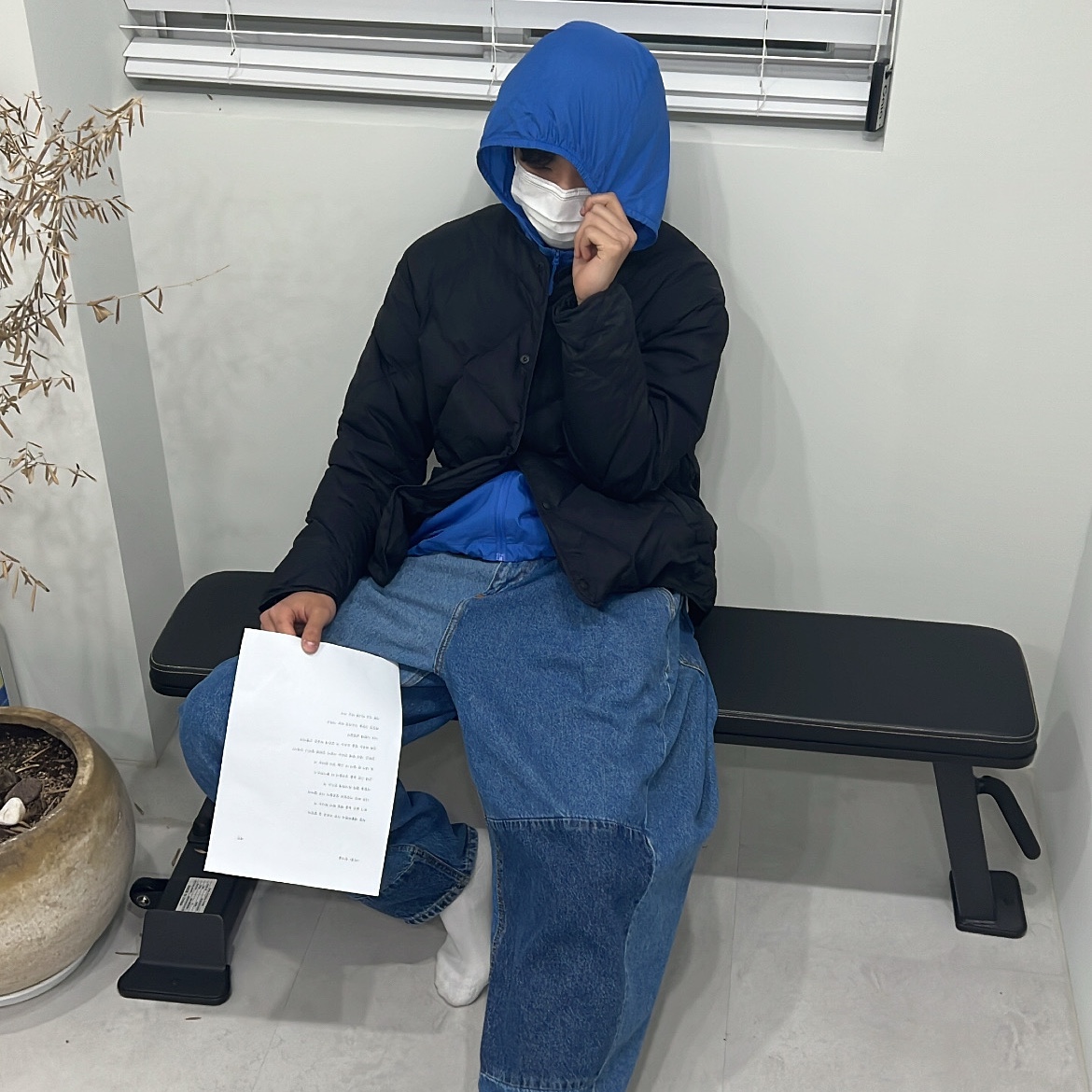 자라 x 아더에러 배럴 레그 진 블루 착용 스타일