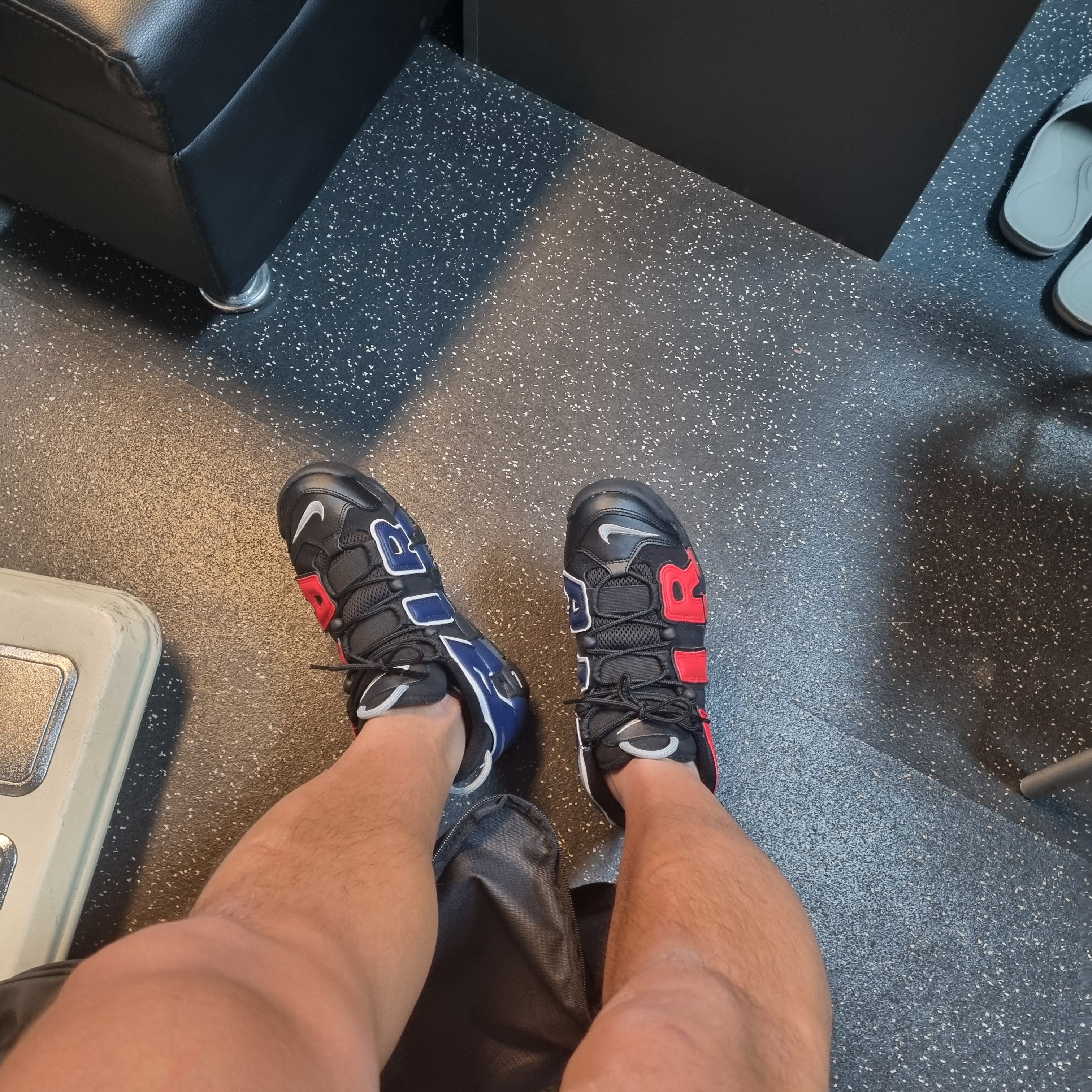 Nike Air More Uptempo 96 Black University Red 착용 스타일