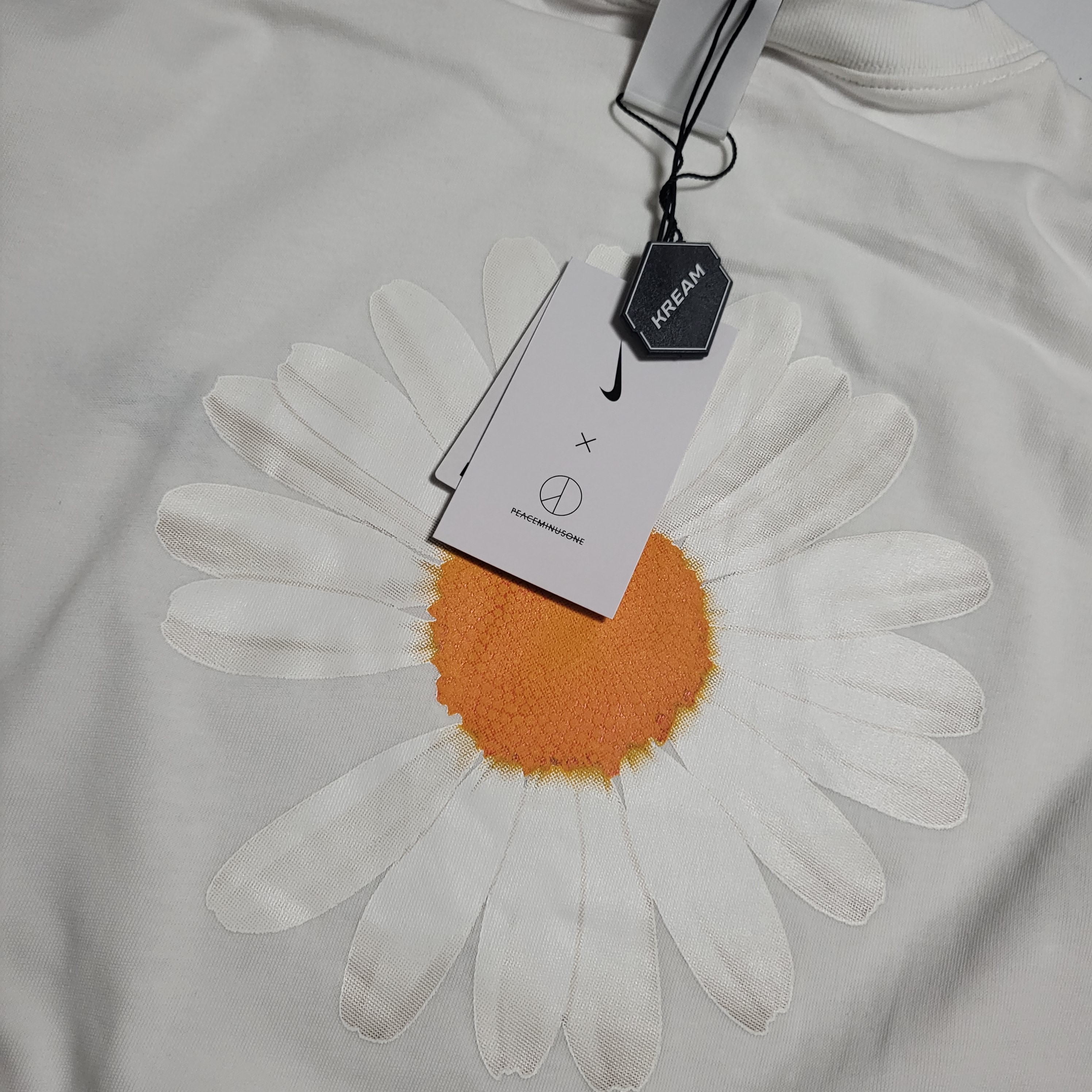 Nike x Peaceminusone LS T-Shirt White (DR0098-100) 착용 스타일 - 1