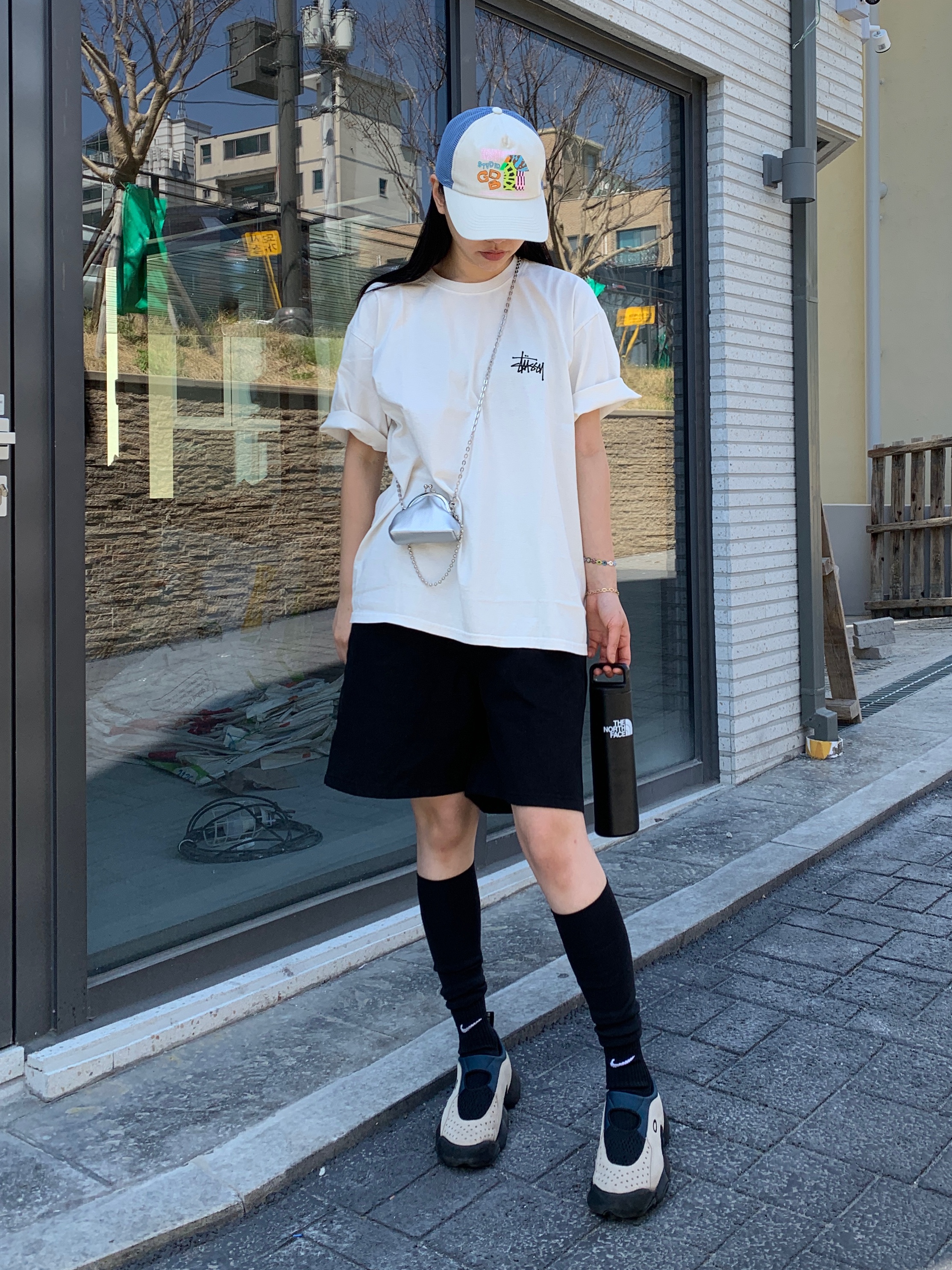 Oakley Factory Team x Brain Dead Flesh Sandal Sand Blue, Stussy Basic Stussy T-Shirt White 2023 착용 스타일