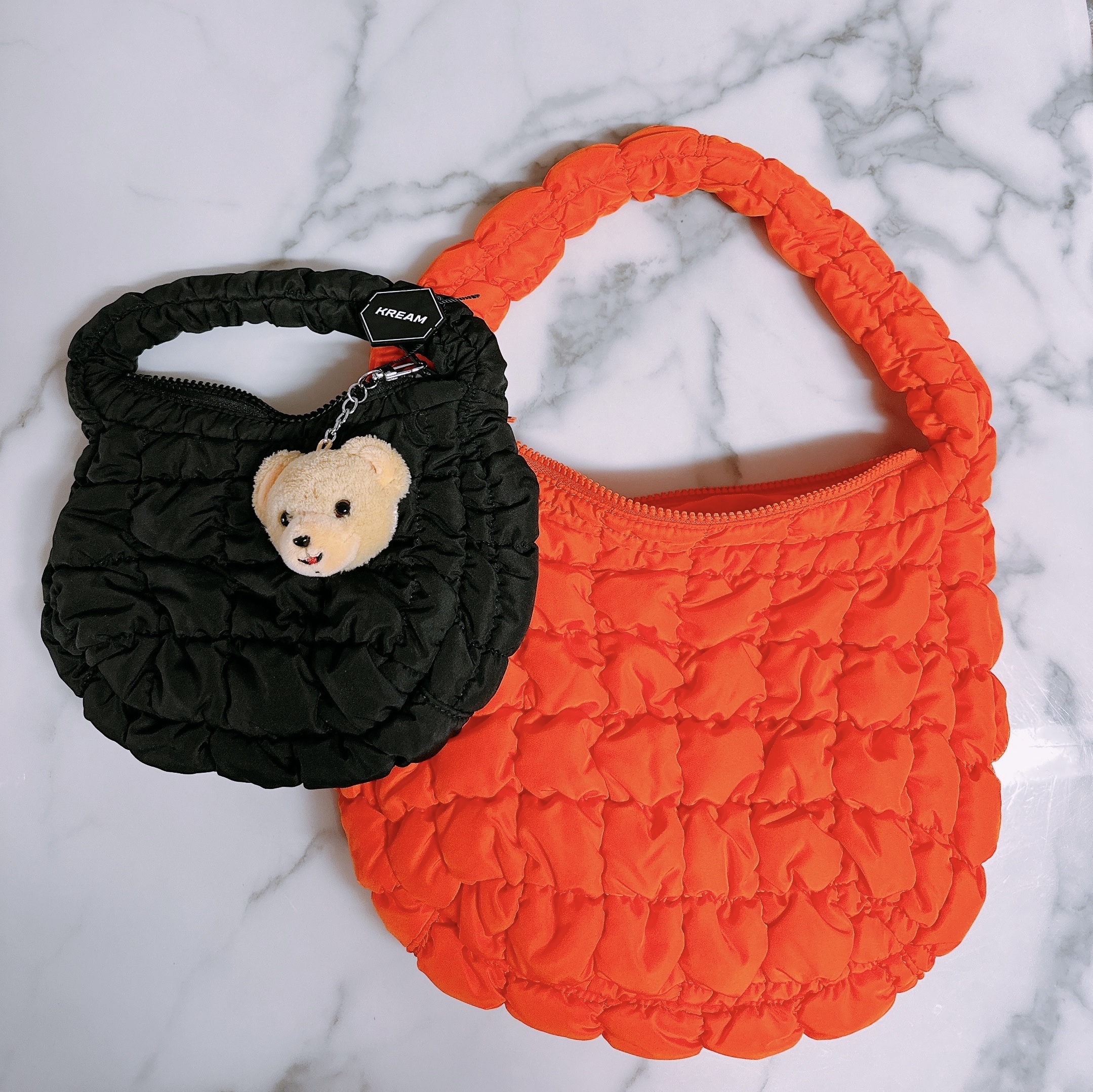 COS Quilted Micro Bag Black, COS Quilted Mini Bag Bright Orange 착용 스타일 - 1