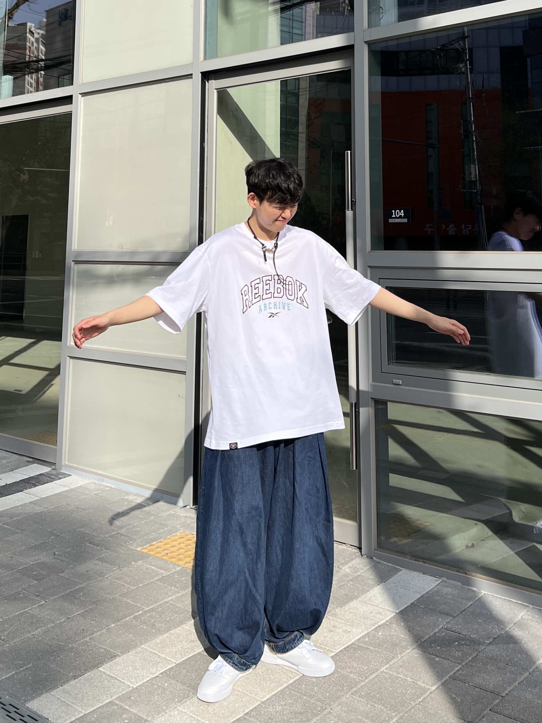 Reebok Club C 85 White Green, Zara x Ader Error Wide Leg Jeans Blue 착용 스타일 - 2