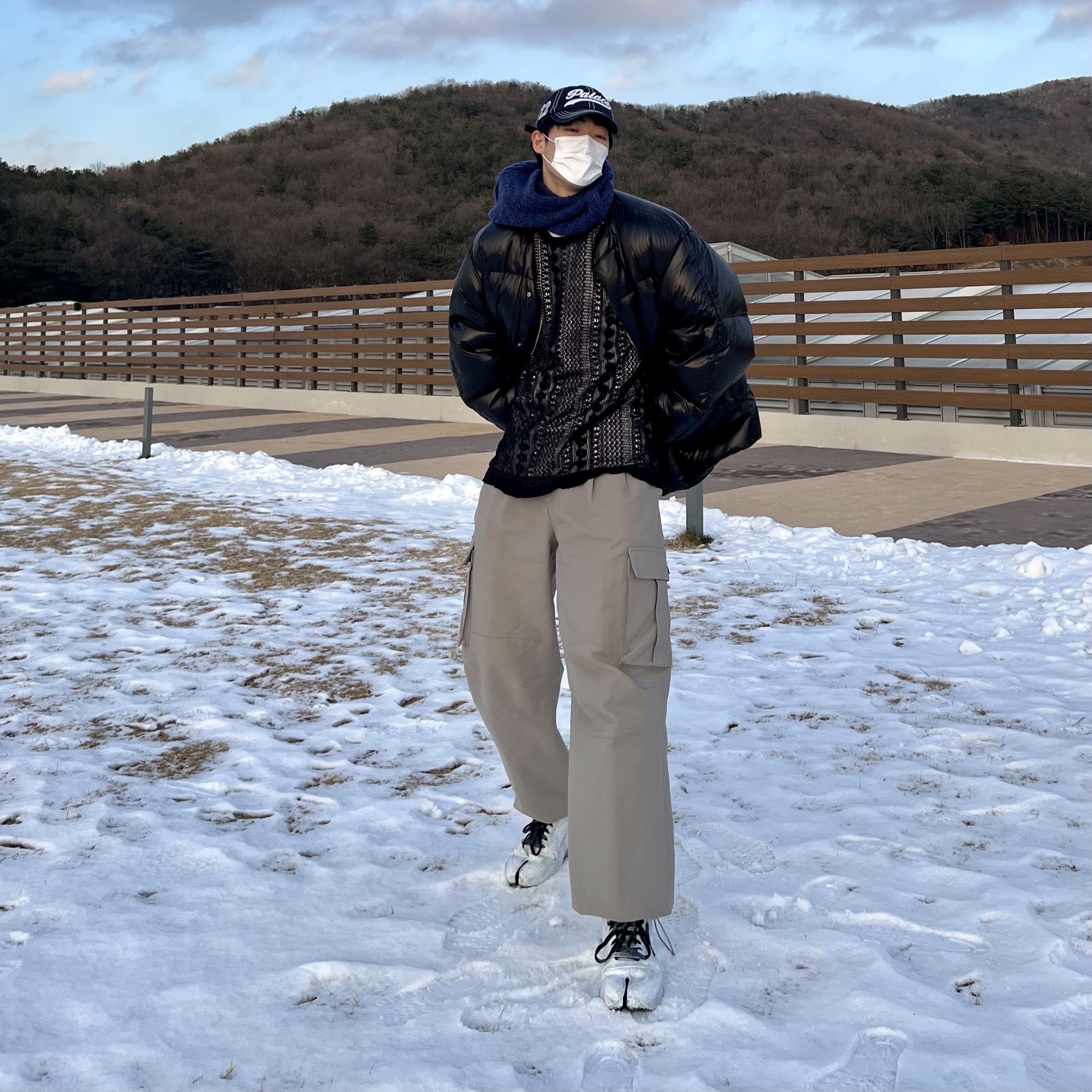 리복 x 메종 마르지엘라 클래식 레더 타비 슈즈 비앙케토, 아워레가시 박스 슬리브리스 코튼 크로쉐 블랙 착용 스타일 - 2
