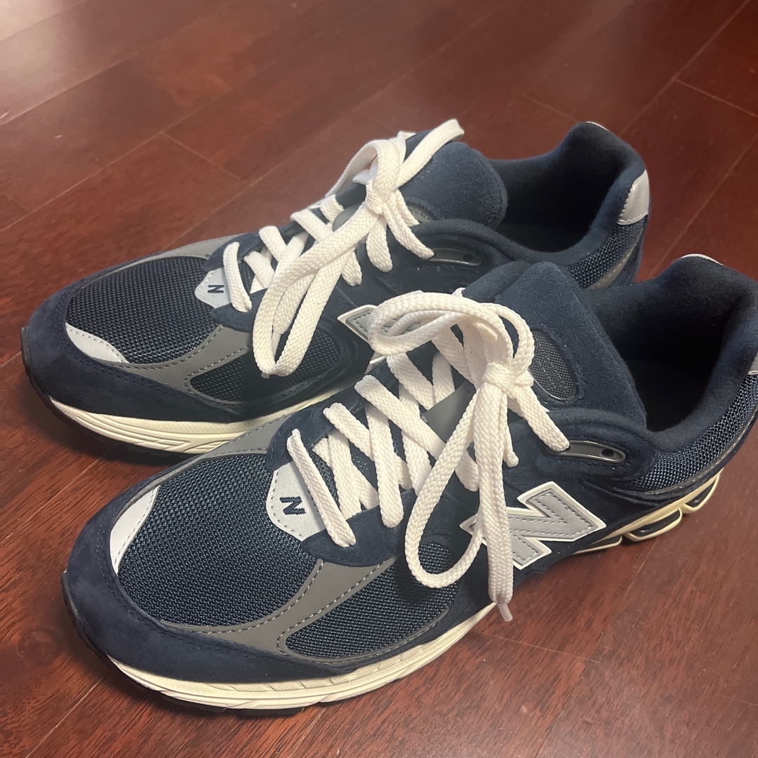 New Balance 2002R Eclipse Castlerock 착용 스타일 - 2