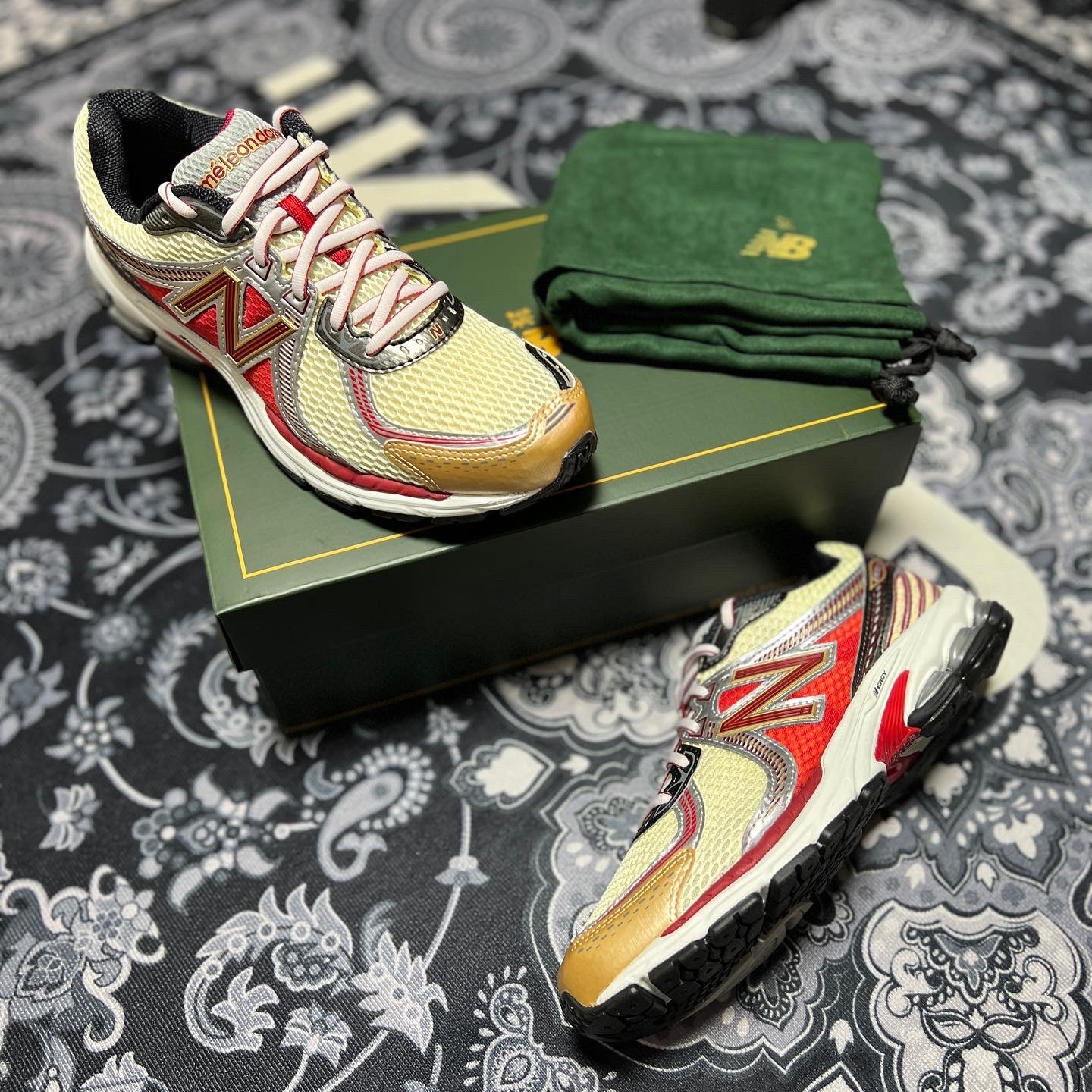 New Balance x Aime Leon Dore 860v2 Red 착용 스타일 - 1