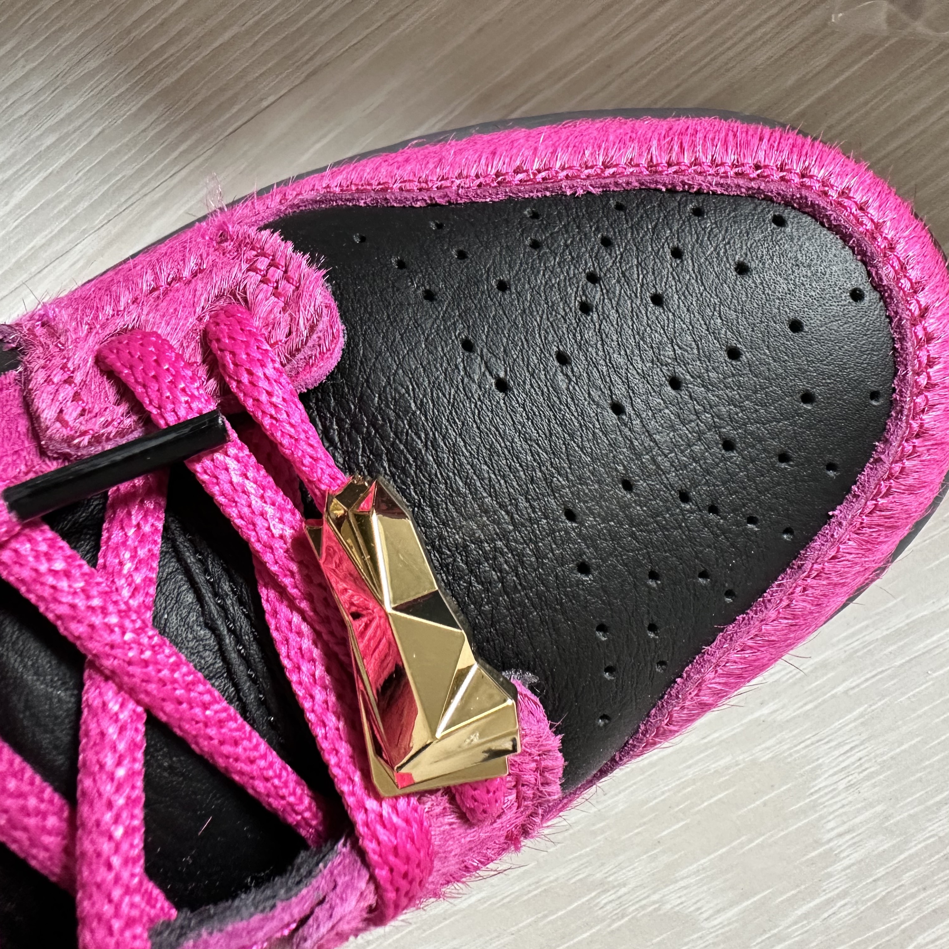 Nike x Run The Jewels SB Dunk High Active Pink and Black 착용 스타일 - 2