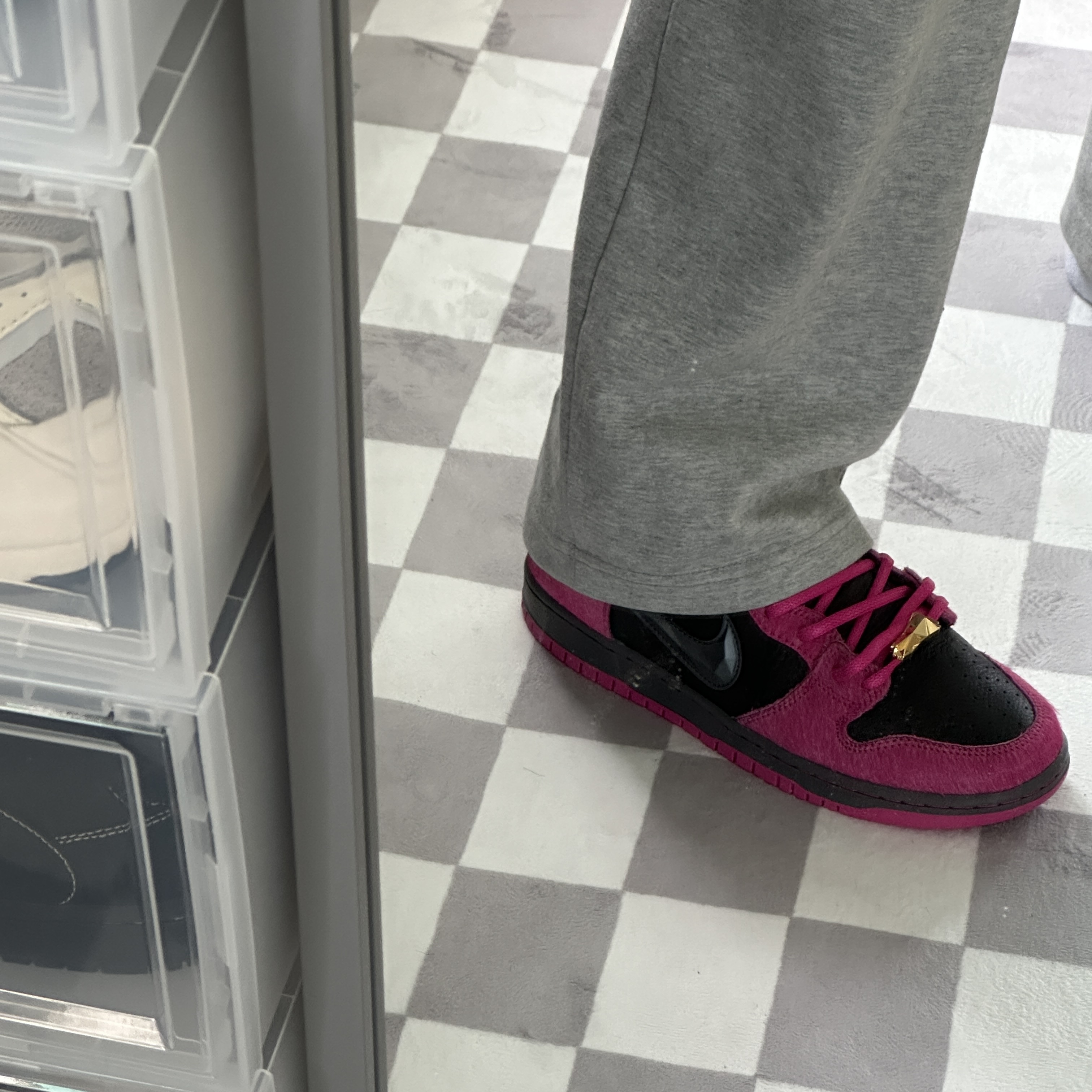 Nike x Run The Jewels SB Dunk High Active Pink and Black 착용 스타일 - 1