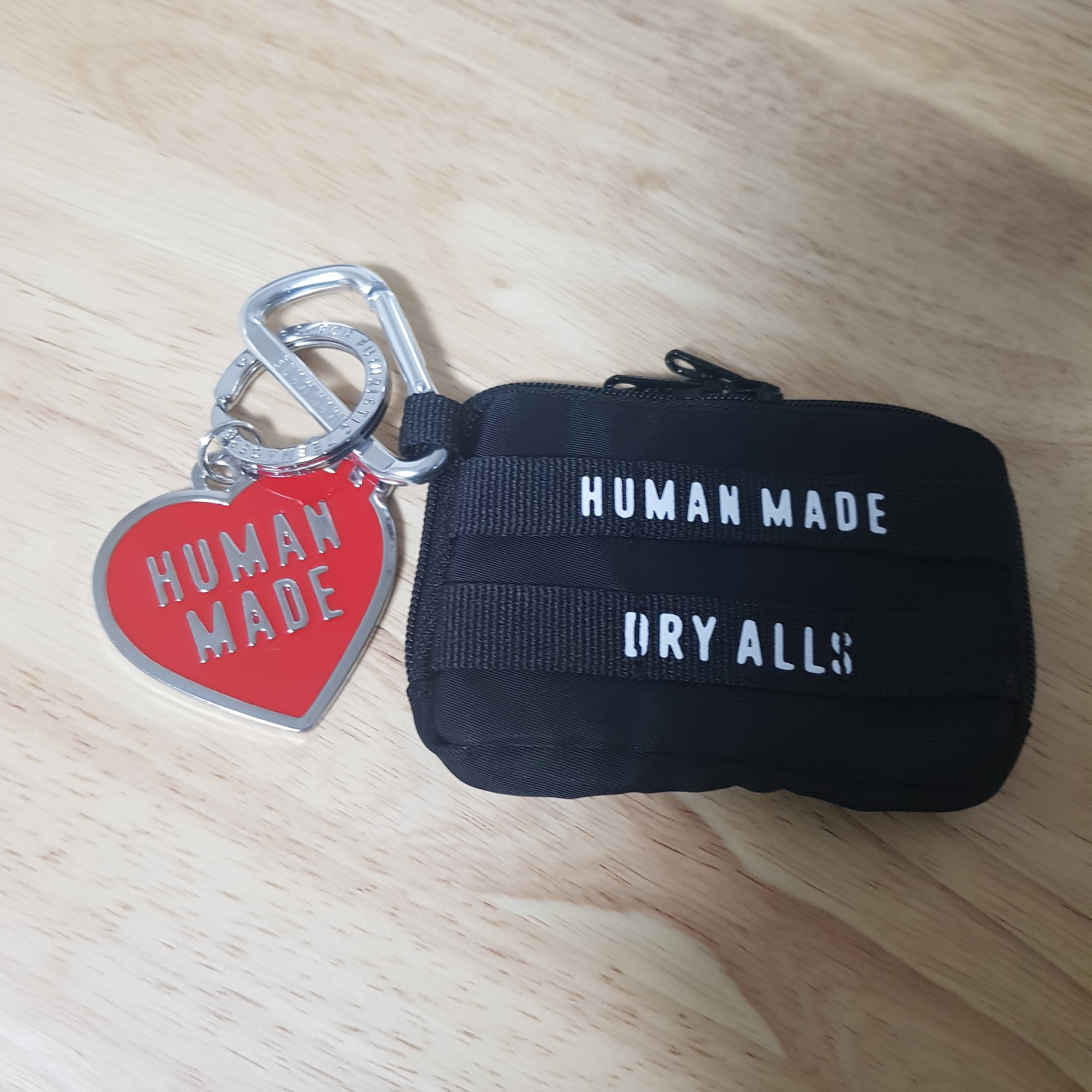 Human Made x Verdy Girls Don't Cry Keyring Red, Human Made Military Card Case Black 착용 스타일