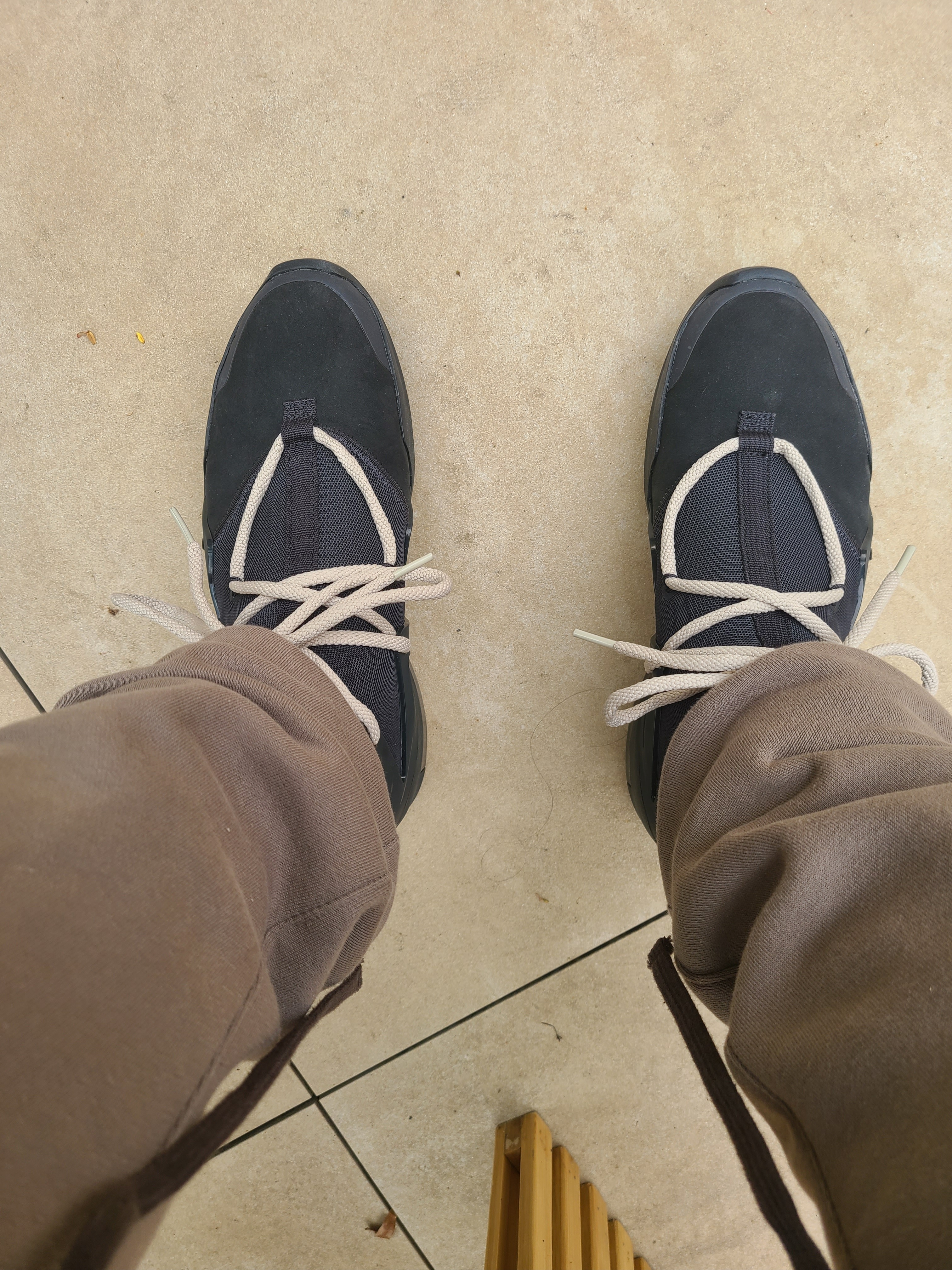 Nike x Fear of God Air Fear of God 1 Triple Black 착용 스타일 - 5