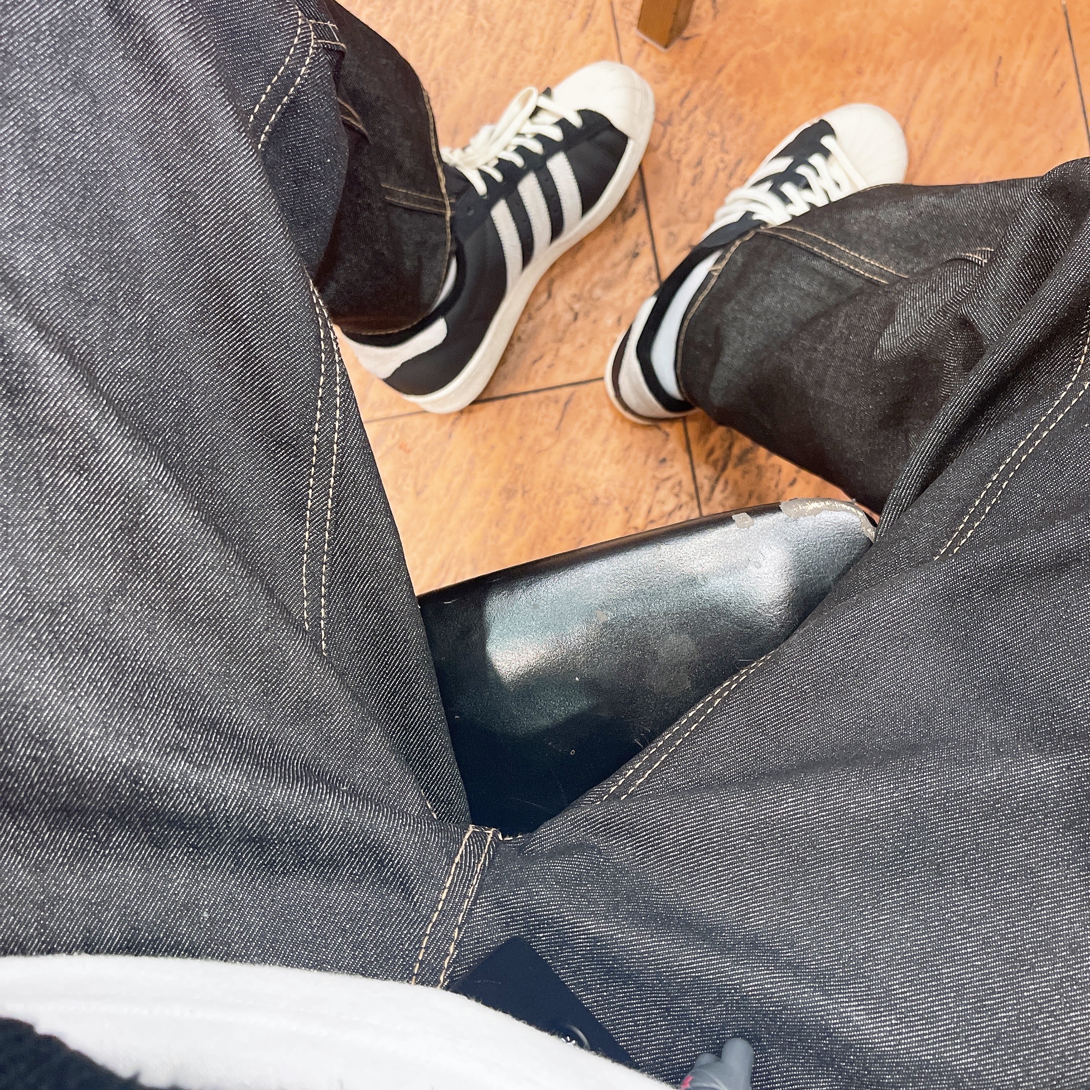 Adidas Superstar 82 Black White 착용 스타일