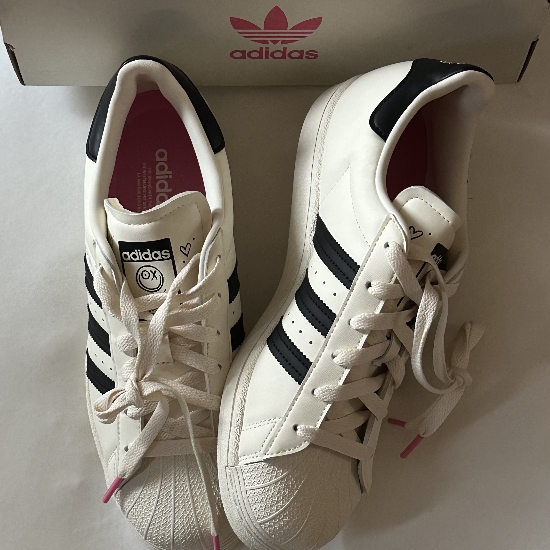 Adidas x Andre Saraiva Superstar Cream White Core Black 착용 스타일 - 1