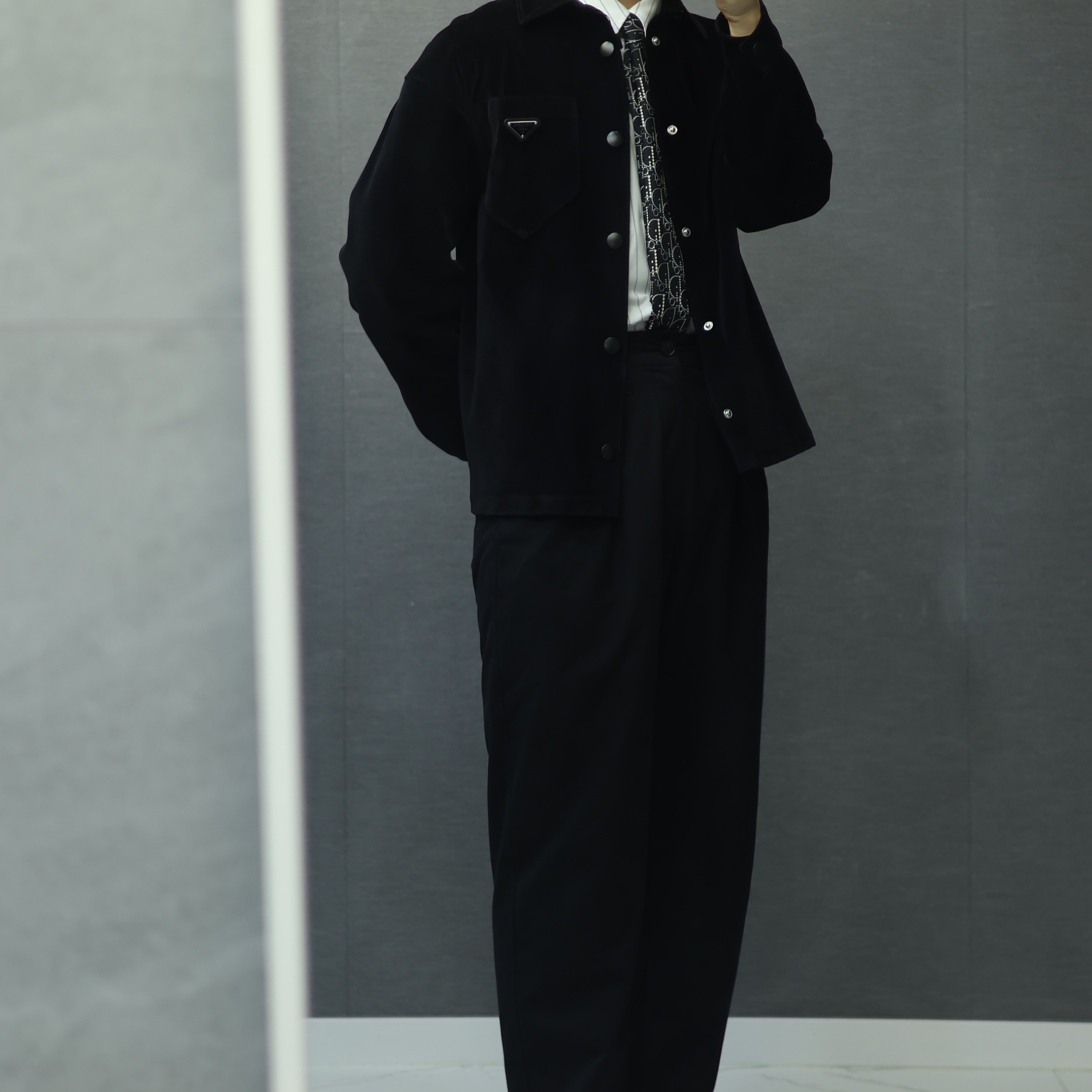 Prada Stretch Cotton Shirt Black 착용 스타일 - 1