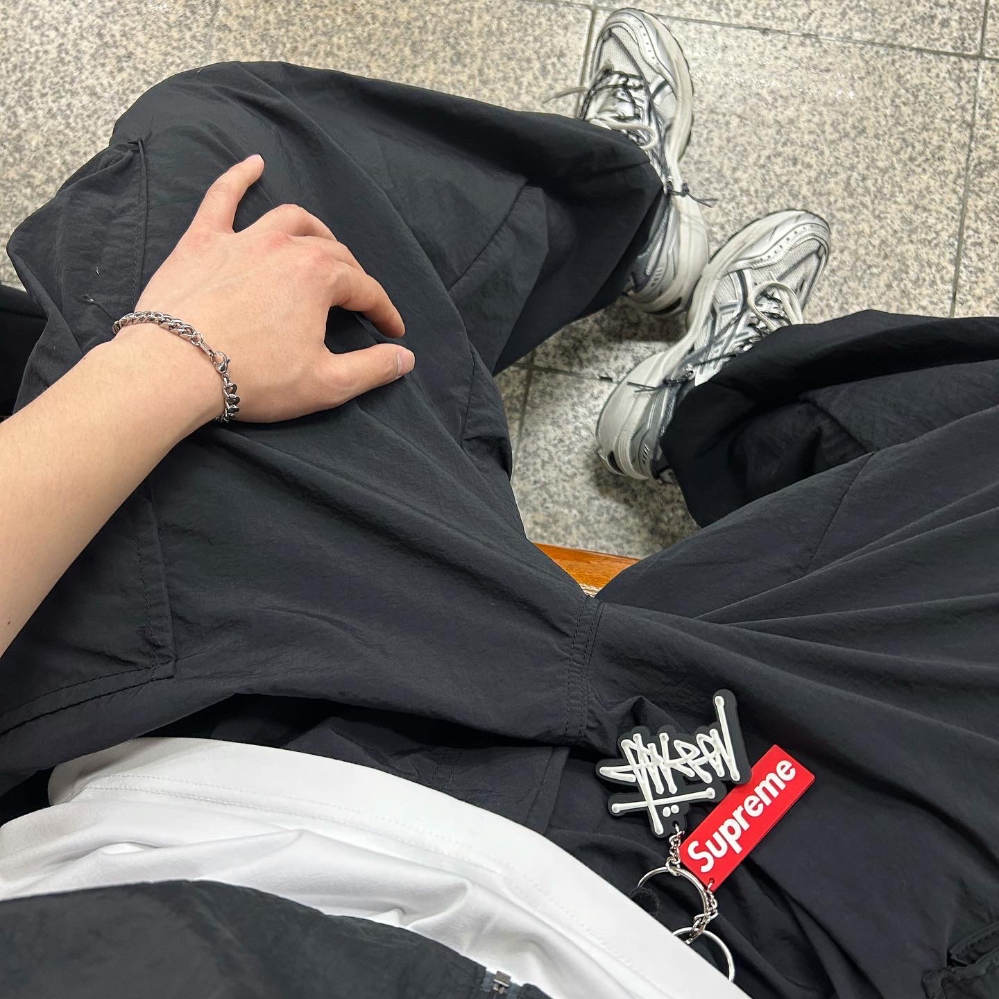 Asics x Andersson Bell Gel-1090 Glacier Grey Silver, (TD) Jordan 1 x Travis Scott Retro Low OG SP Black Phantom 착용 스타일 - 4