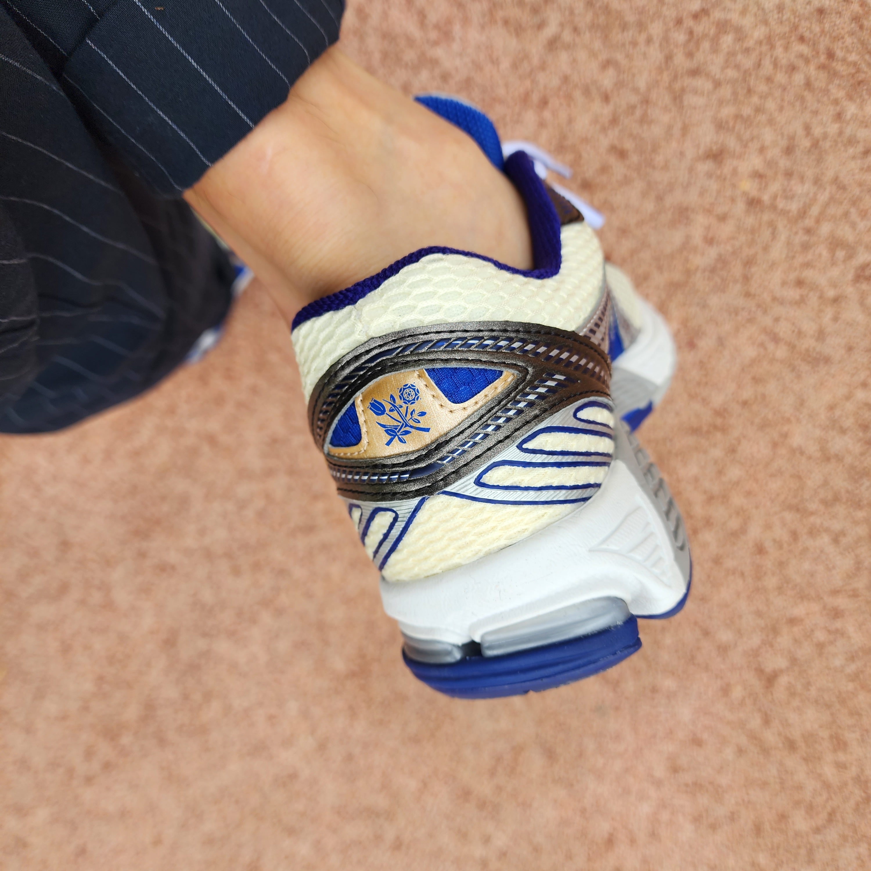 New Balance x Aime Leon Dore 860v2 Blue 착용 스타일 - 3
