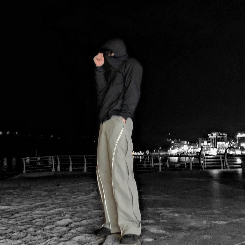 [KREAM 단독] AOP Kukano Shell Pants Grey, Arc'teryx Atom LT Hoody Black 착용 스타일