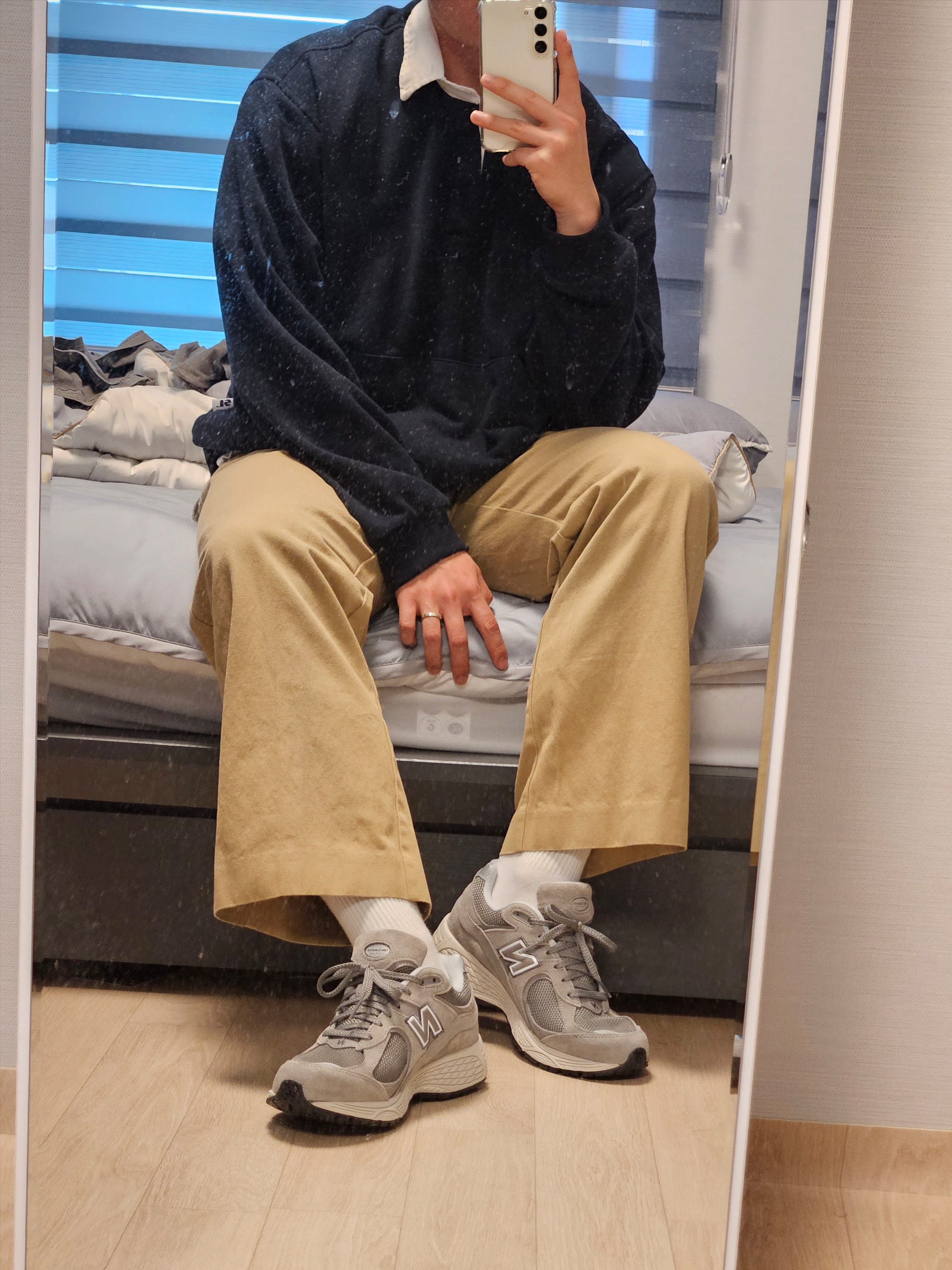 New Balance 2002R Grey 착용 스타일
