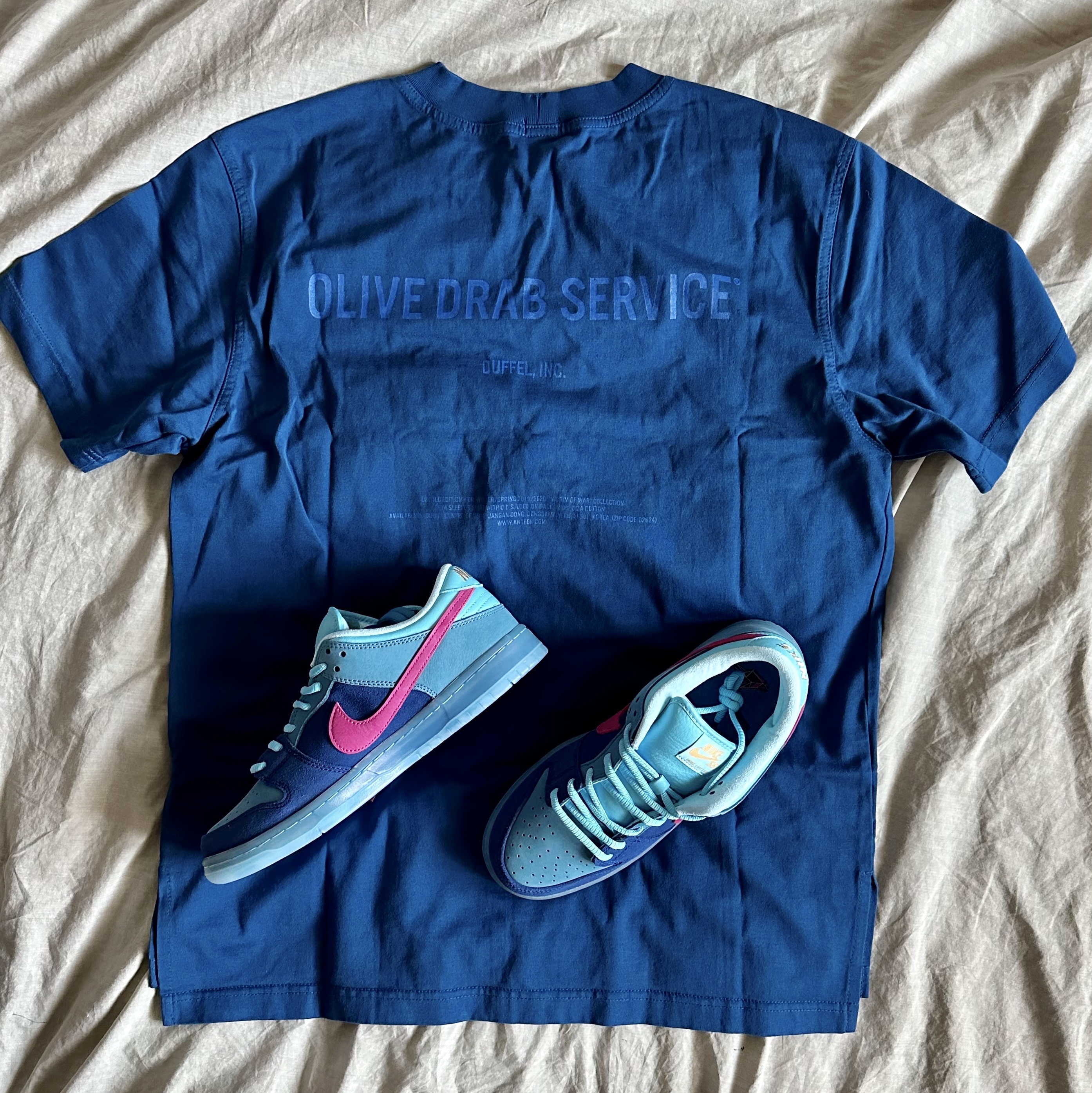 Nike x Run The Jewels SB Dunk Low Deep Royal Blue and Active Pink 착용 스타일 - 1