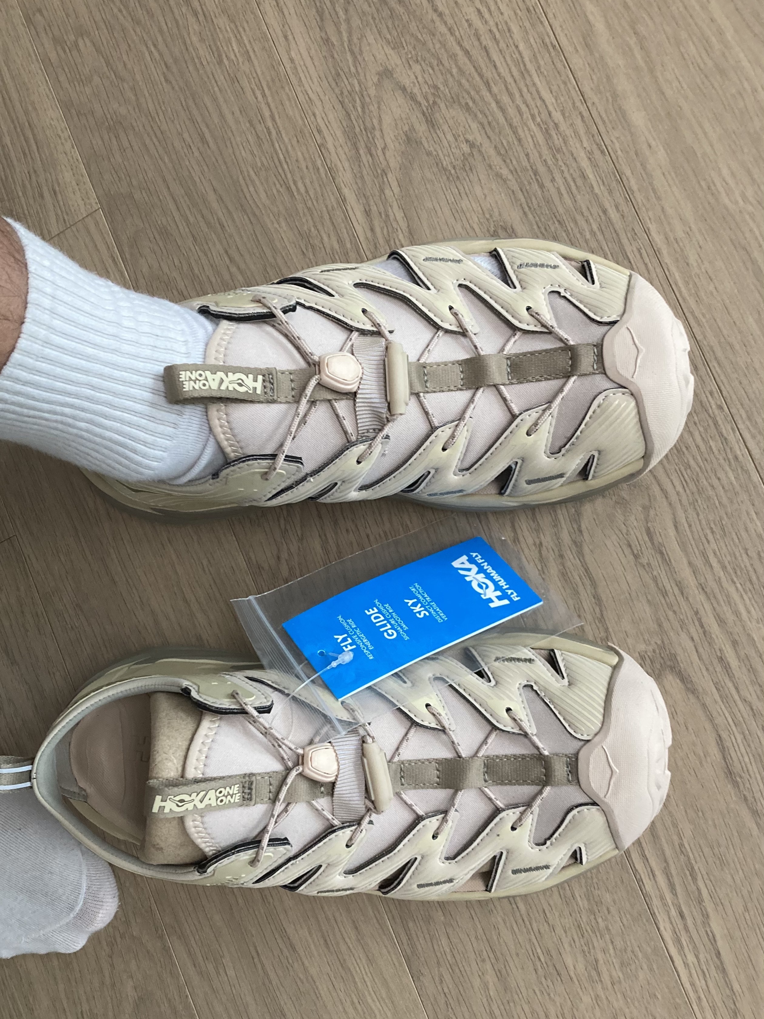 Hoka Hopara Shifting Sand Dune 착용 스타일 - 2