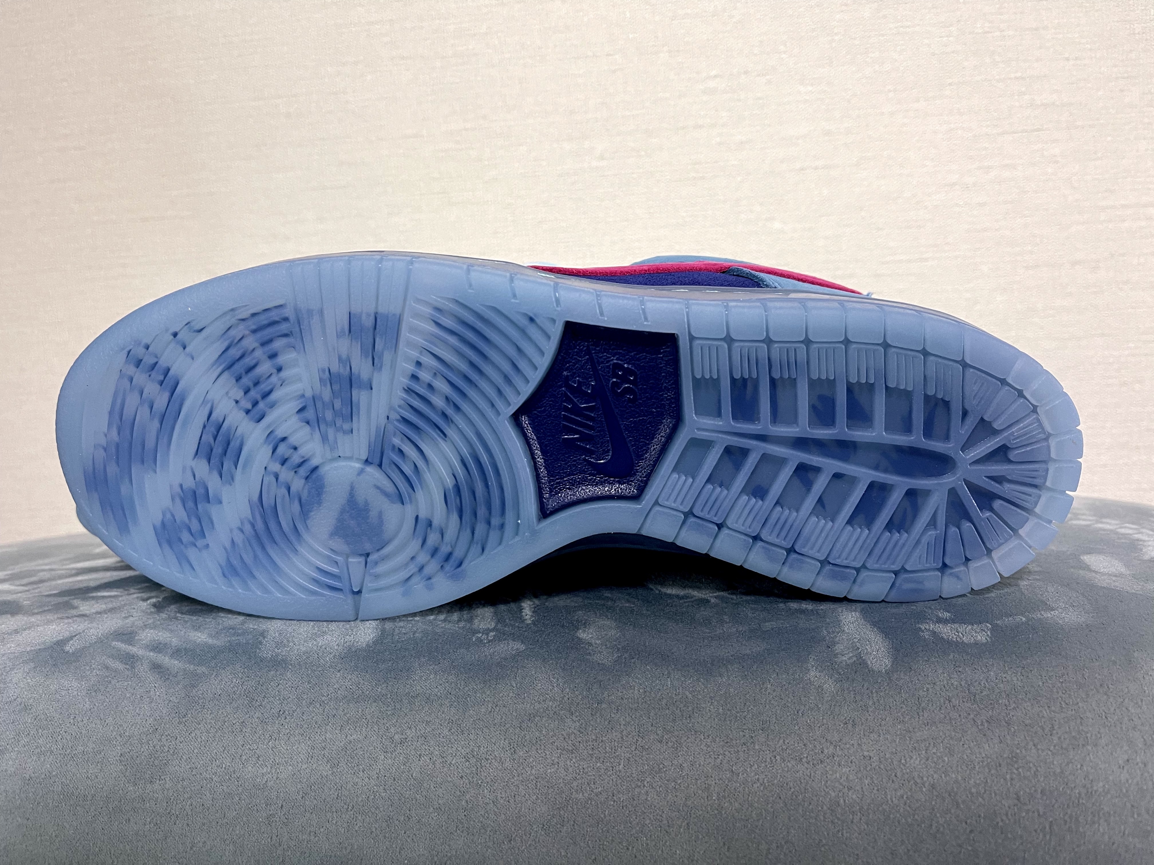 Nike x Run The Jewels SB Dunk Low Deep Royal Blue and Active Pink 착용 스타일 - 3