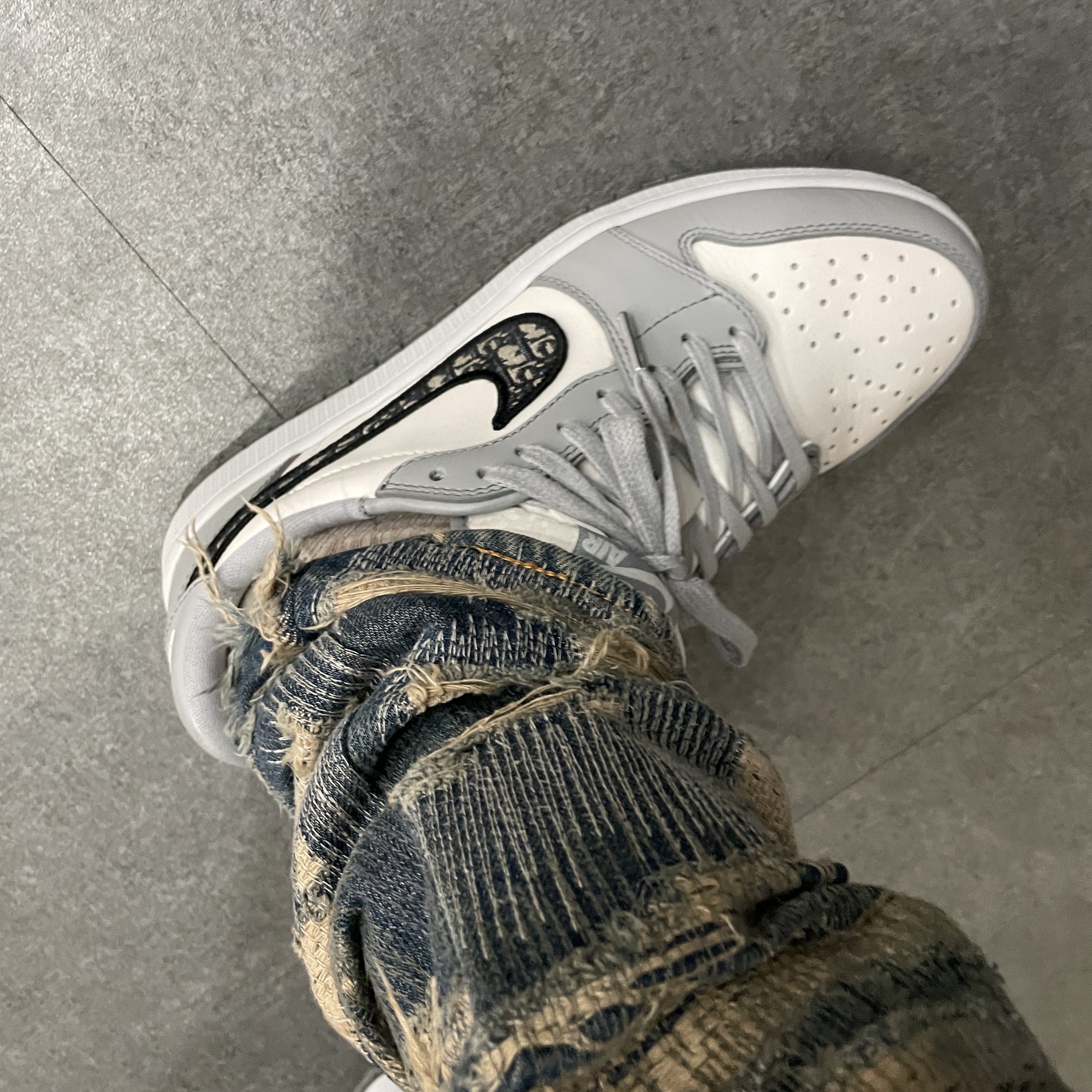 Jordan 1 x Dior Low OG 착용 스타일 - 1