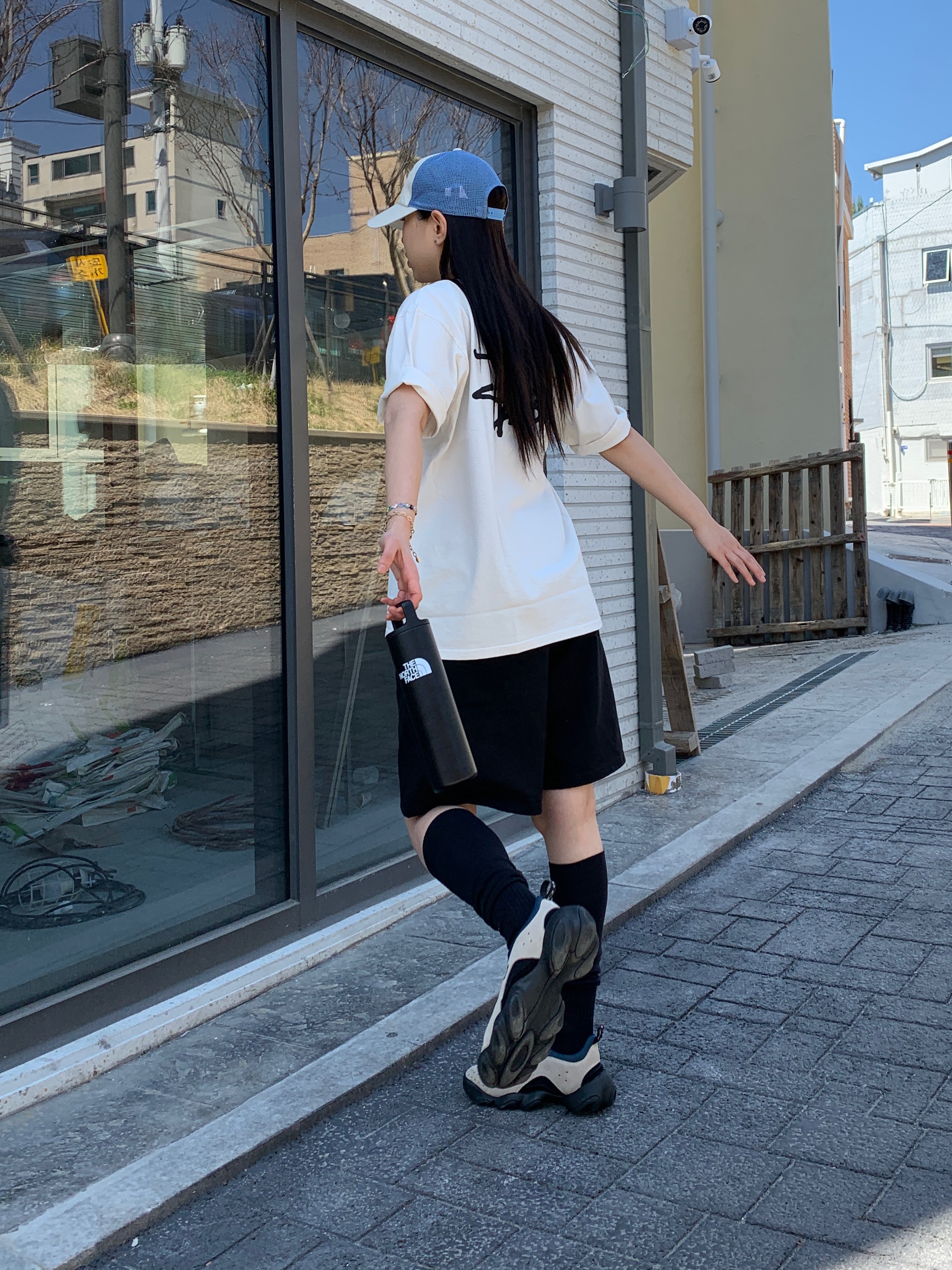 Oakley Factory Team x Brain Dead Flesh Sandal Sand Blue, Stussy Basic Stussy T-Shirt White 2022 착용 스타일
