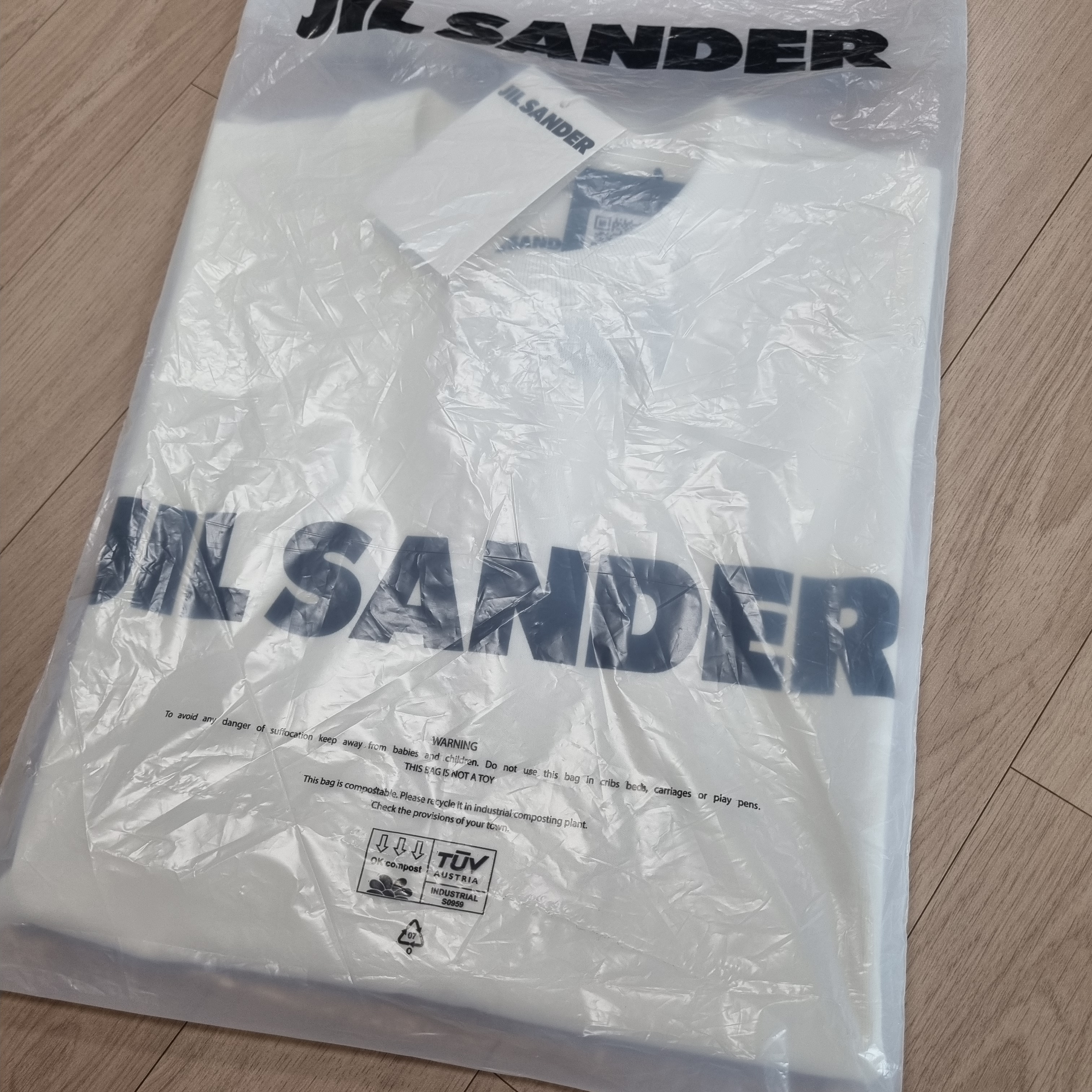 Jil Sander Logo T-Shirt Natural 착용 스타일 - 2