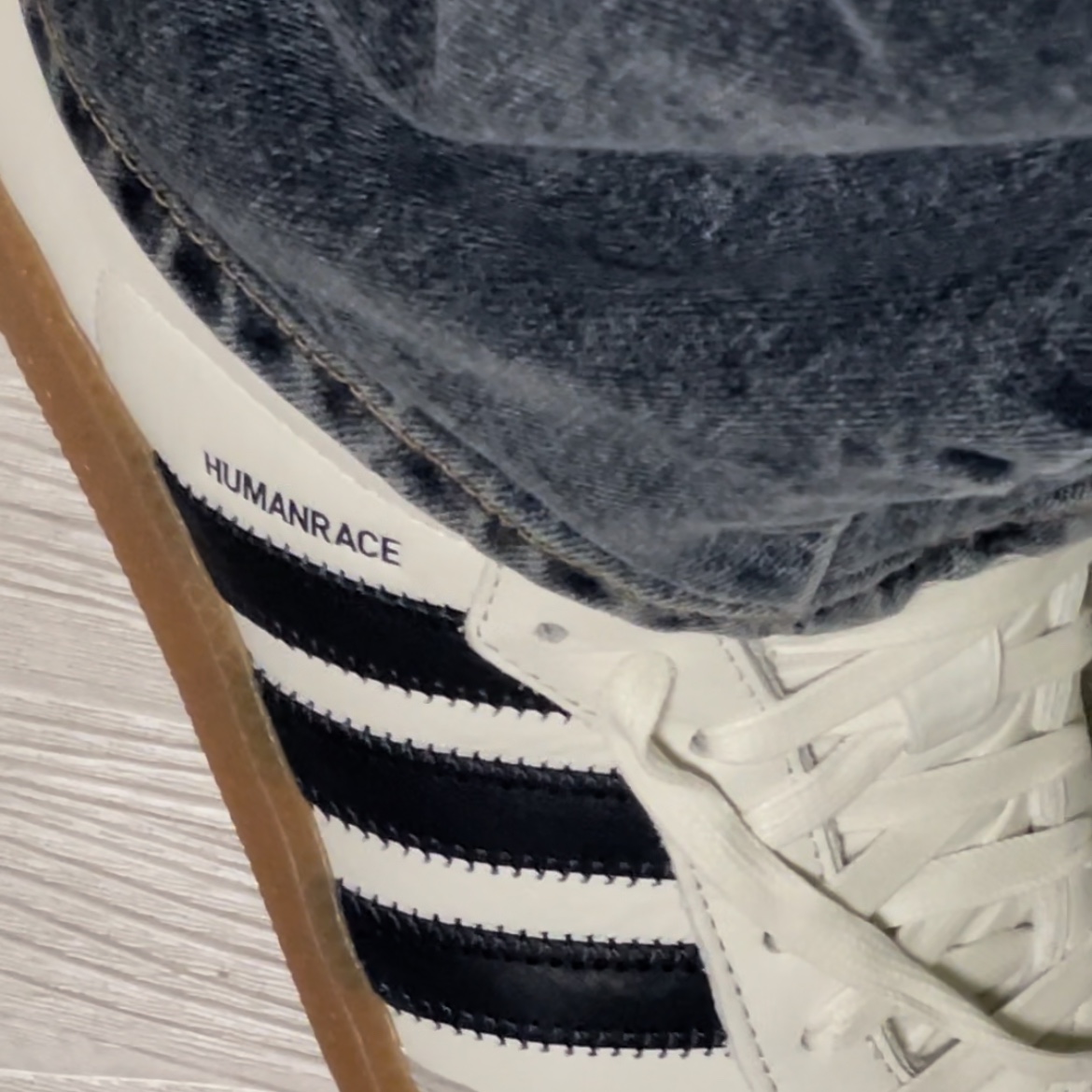 Adidas x Pharrell Williams Humanrace Samba Cloud White Night Grey 착용 스타일
