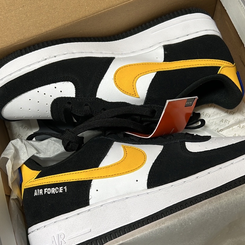 (GS) Nike Air Force 1 LV8 Athletic Club Black Dark Sulfur 착용 스타일