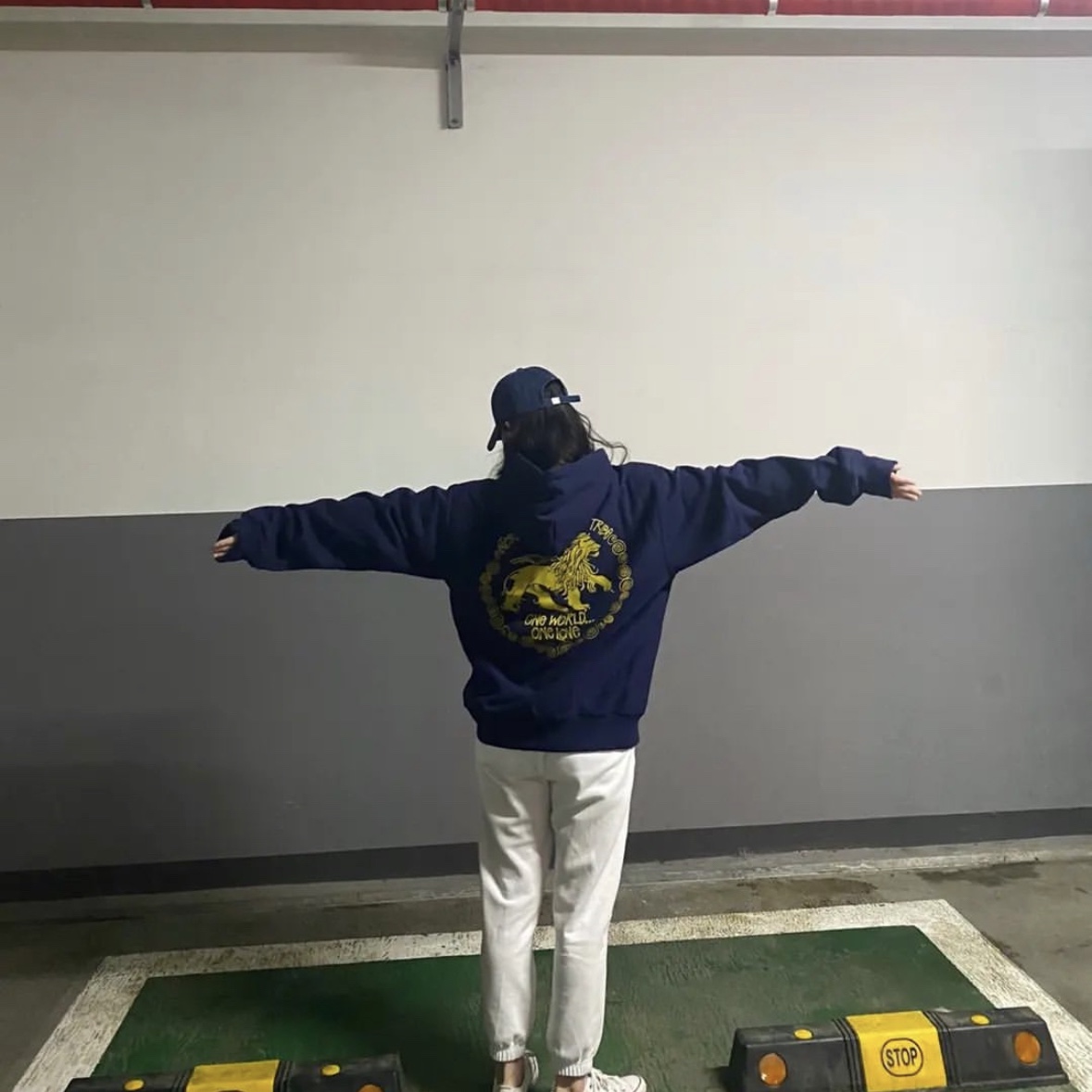 Stussy Ist Lion Hood Navy 착용 스타일 - 1