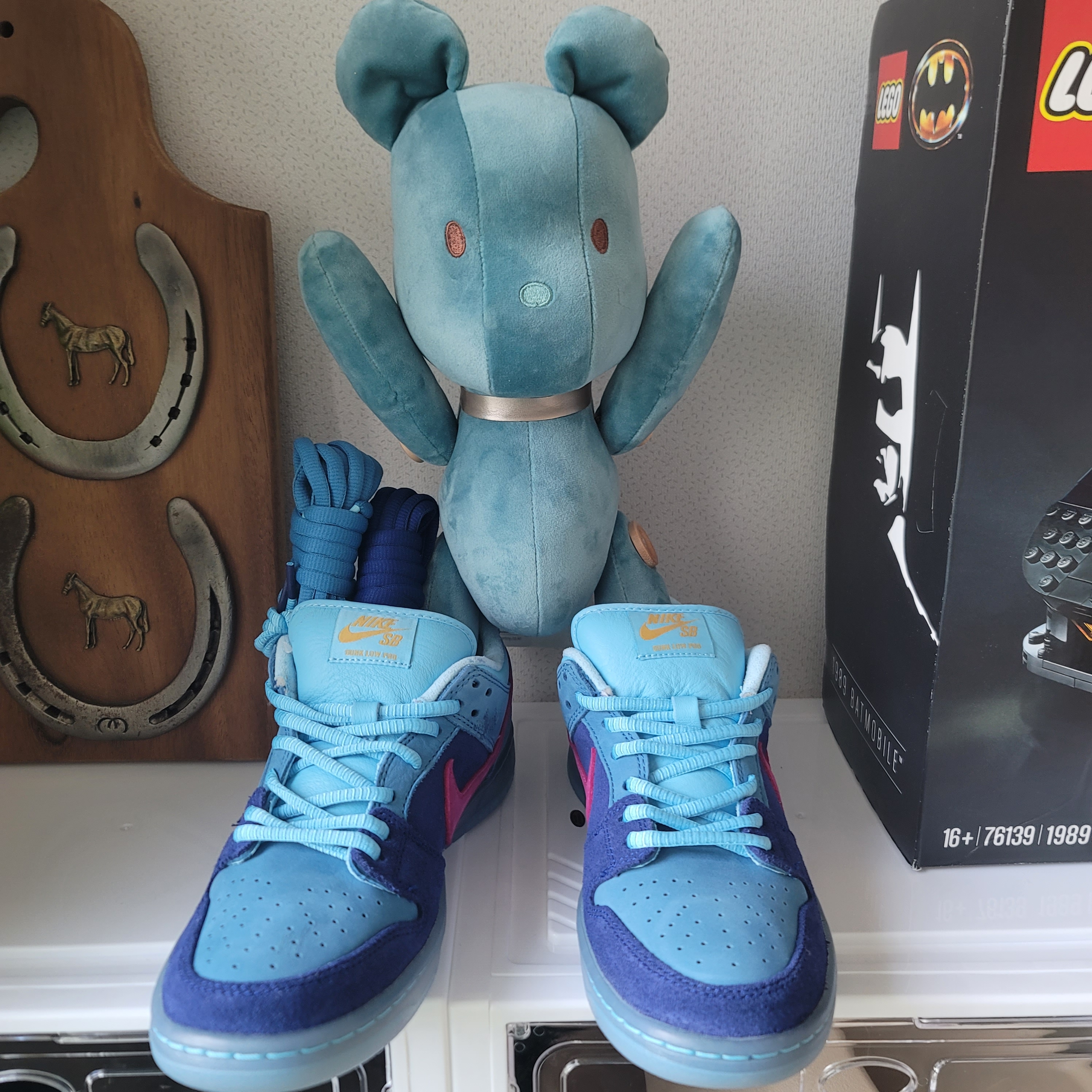 Nike x Run The Jewels SB Dunk Low Deep Royal Blue and Active Pink 착용 스타일