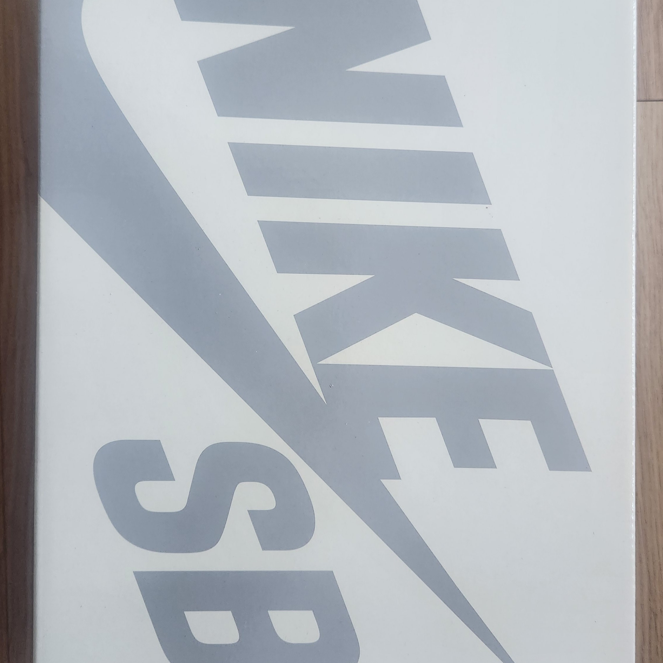 나이키 x 런 더 쥬얼 SB 덩크 로우 딥 로얄 블루 앤 액티브 핑크 착용 스타일 - 1