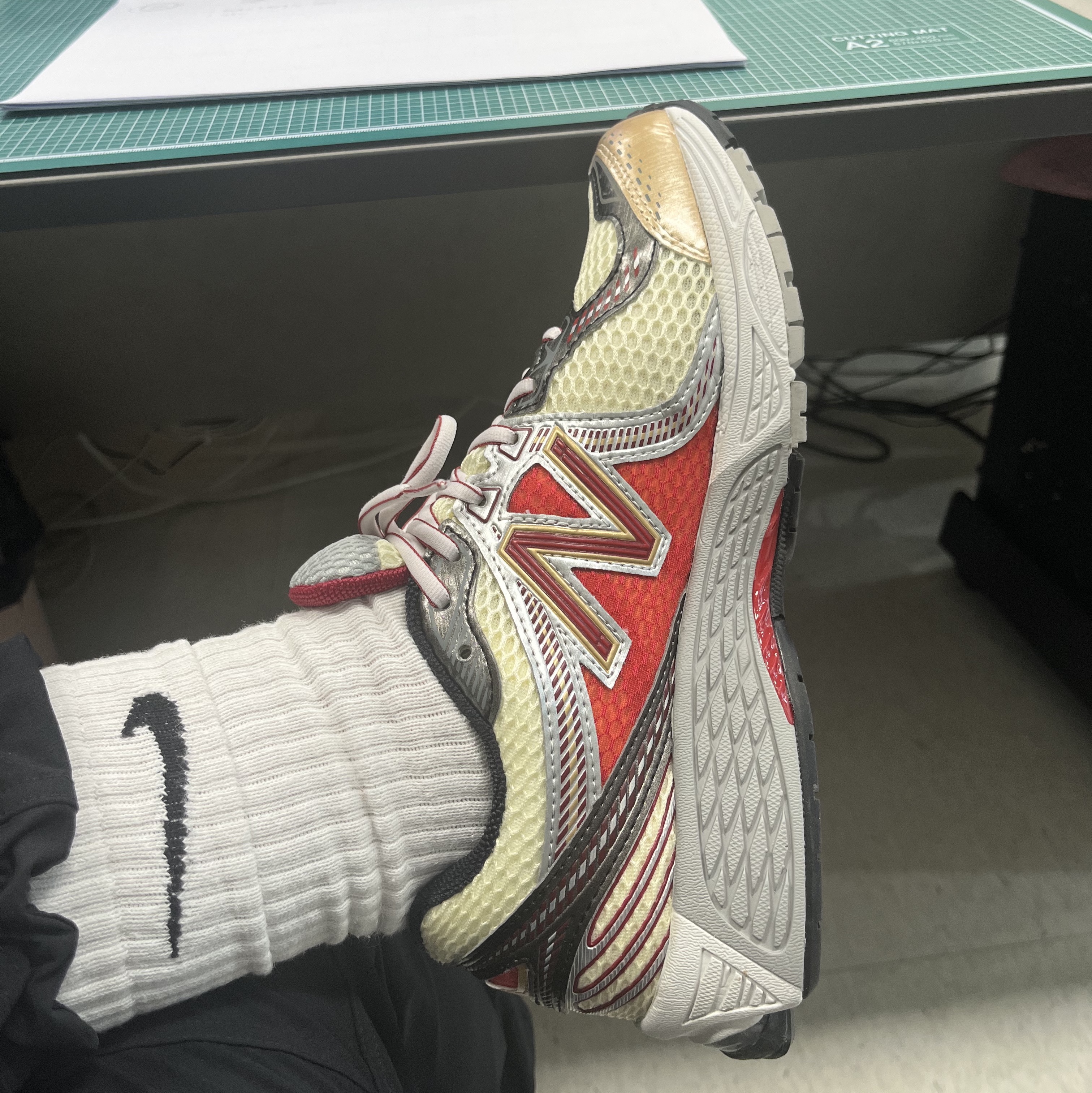 New Balance x Aime Leon Dore 860v2 Red 착용 스타일