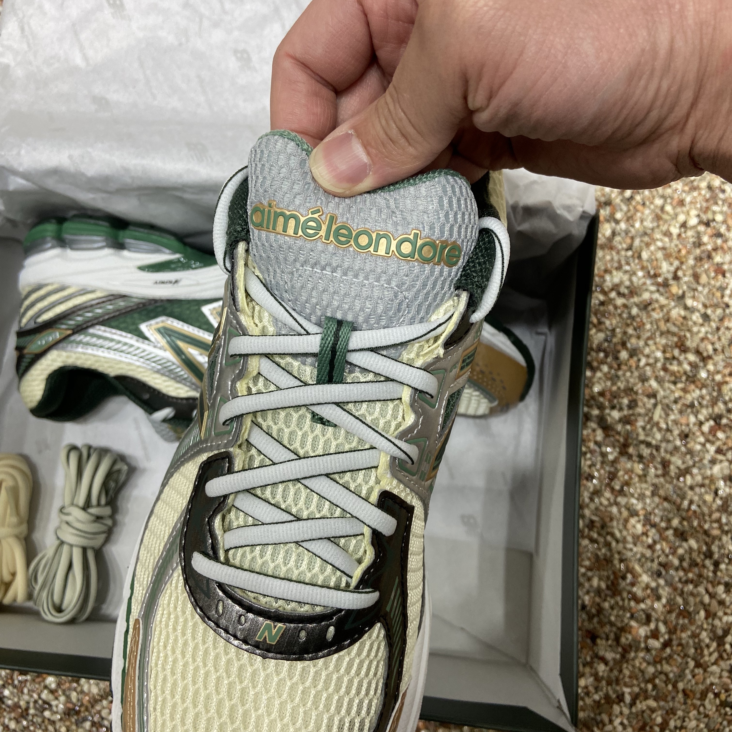 New Balance x Aime Leon Dore 860v2 Green 착용 스타일 - 2