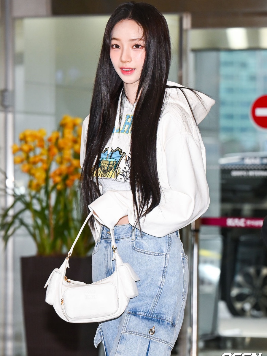 Miu Miu Nappa Leather Hobo Bag White, (W) Jordan 1 Mid Sail Stealth 착용 스타일 - 2