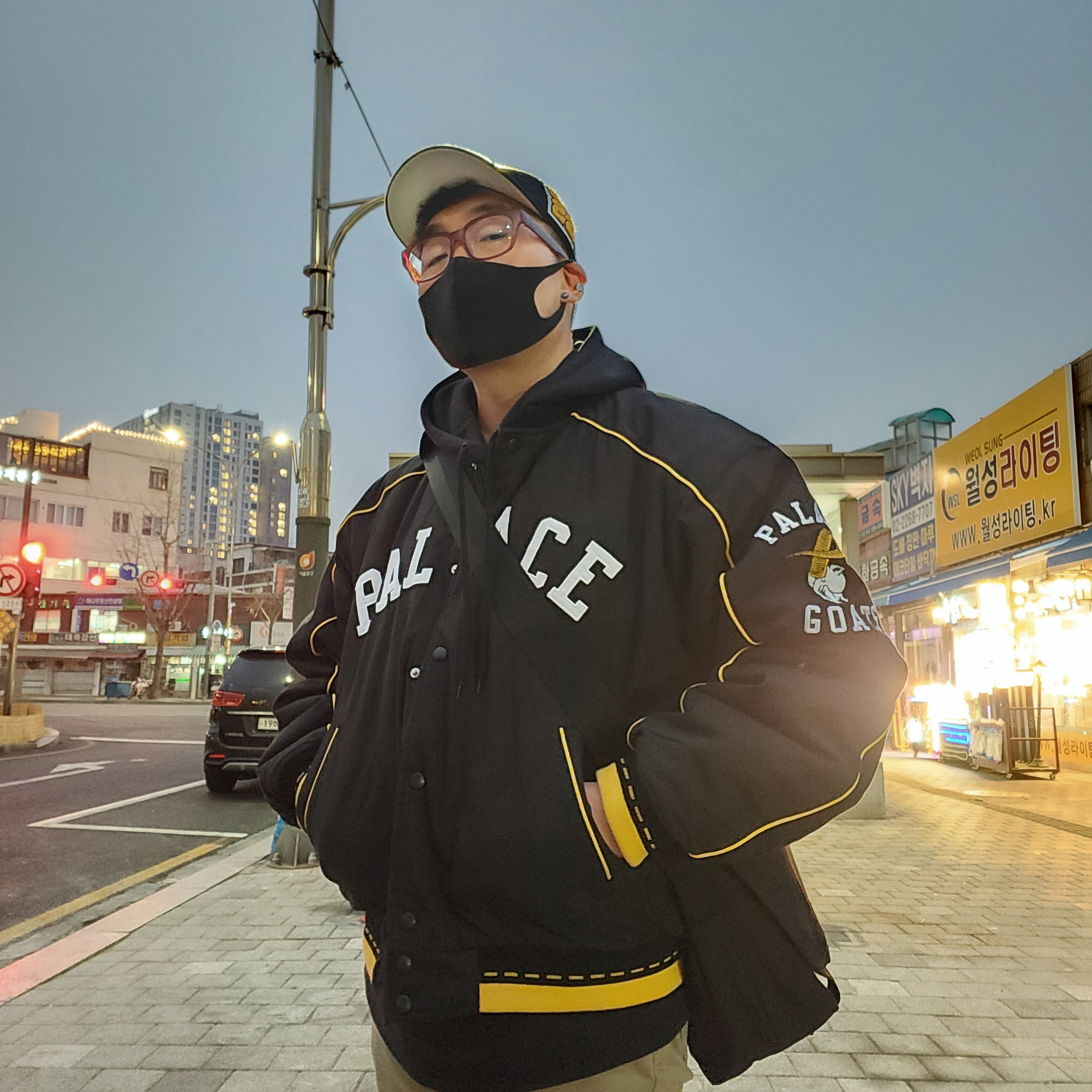 Palace Goats Varsity Jacket Black - 22SS, Palace Varsity Chenille 6-Panel Black - 22FW 착용 스타일 - 1