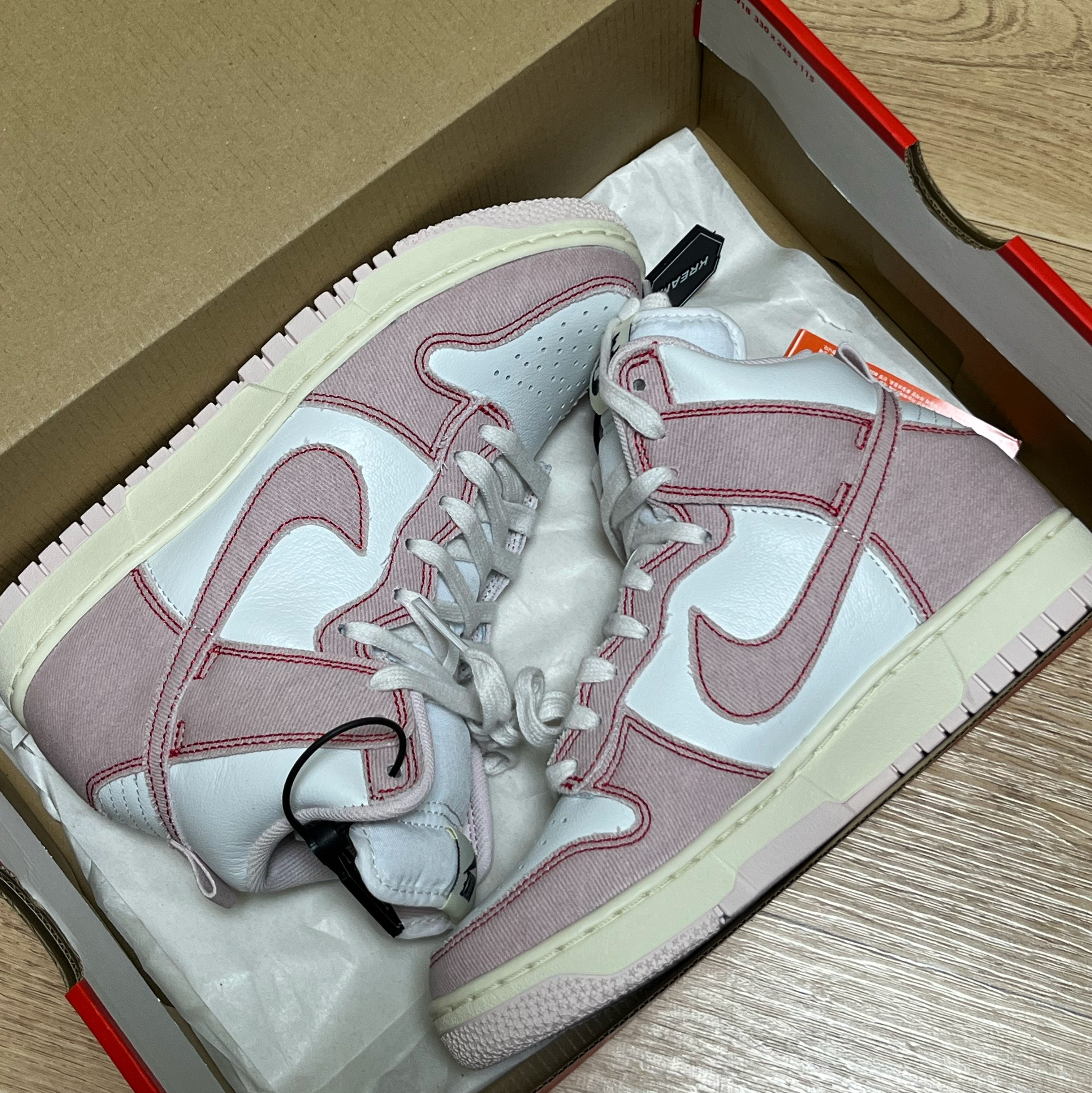 Nike Dunk High 1985 Barely Rose 착용 스타일