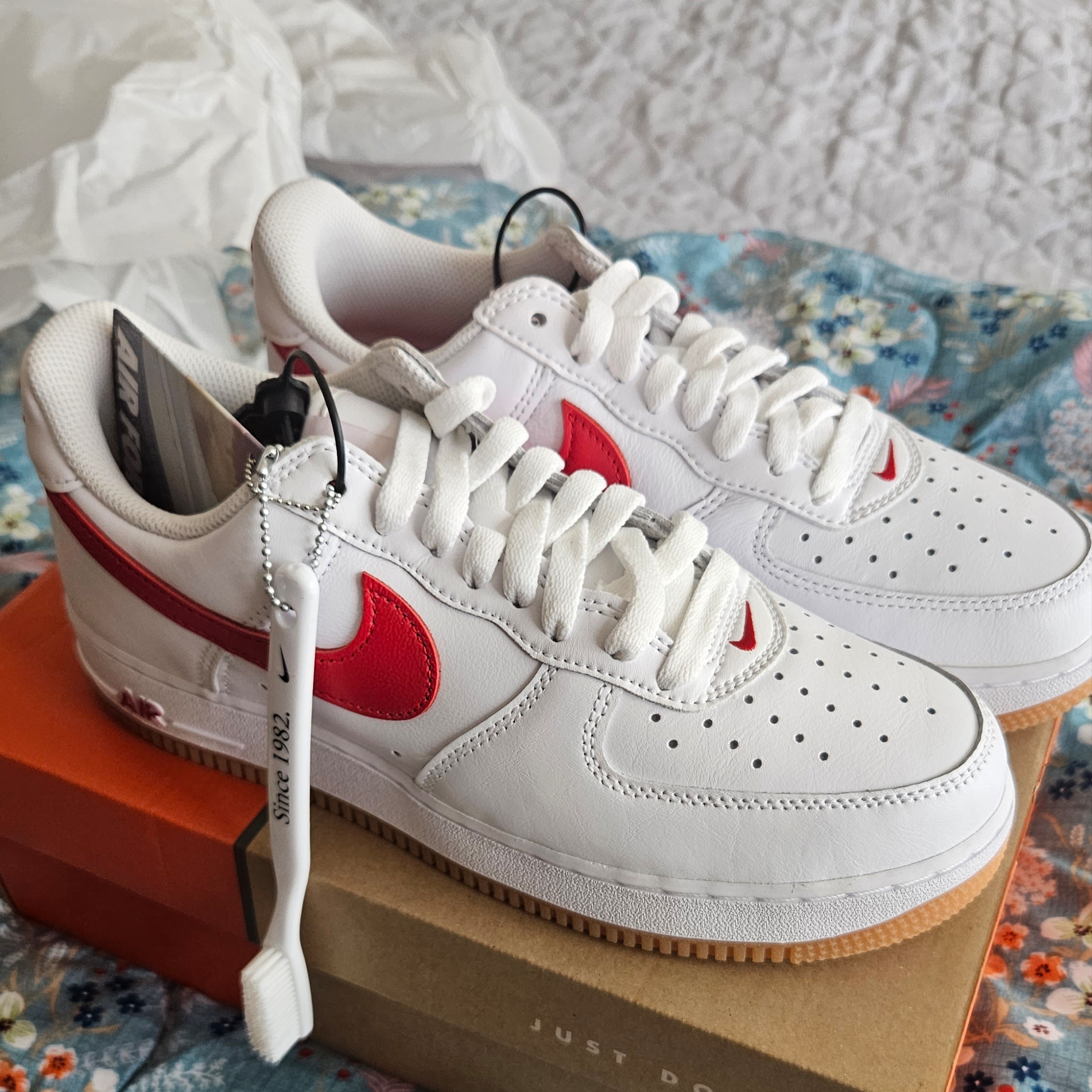 Nike Air Force 1 Low Retro Color of the Month University Red 착용 스타일