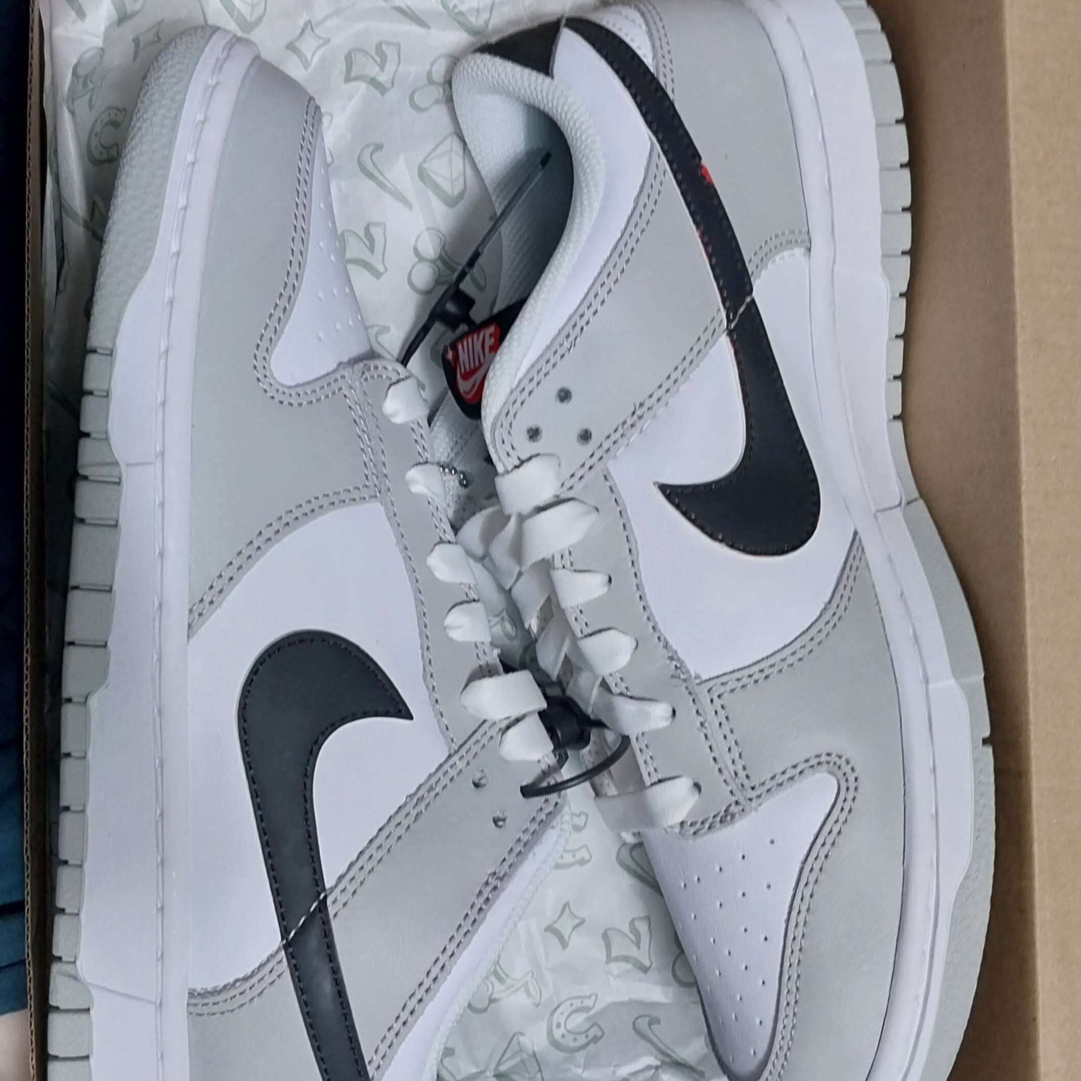 Nike Dunk Low Retro SE Jackpot Grey Fog 착용 스타일 - 1