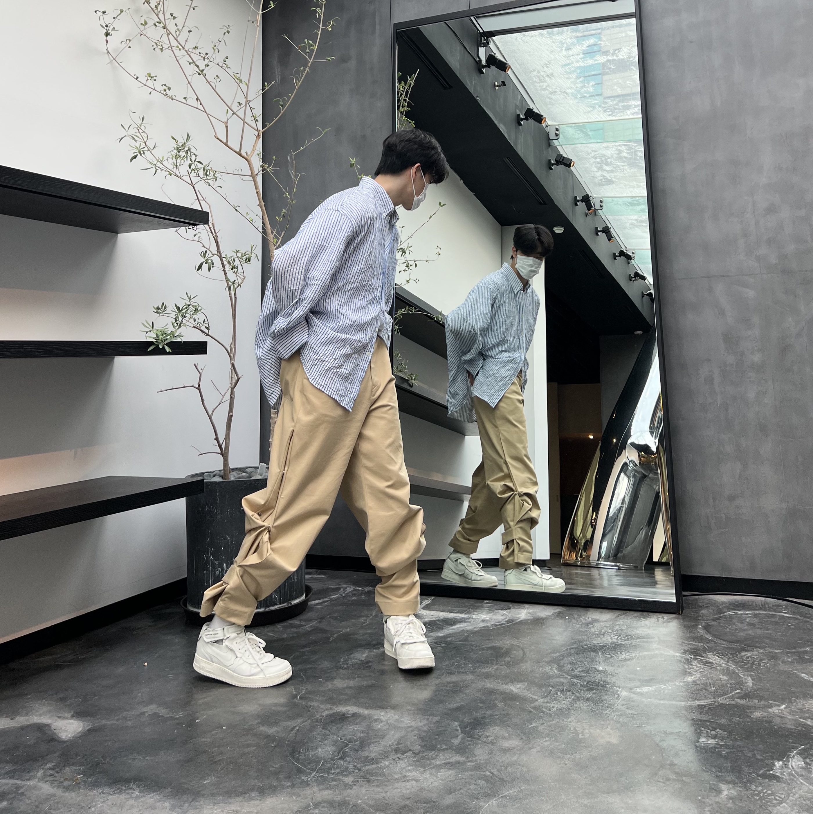 Nike x Comme des Garcons Homme Plus Air Force Mid White, Nonnod Flexible Pants Beige 착용 스타일 - 2