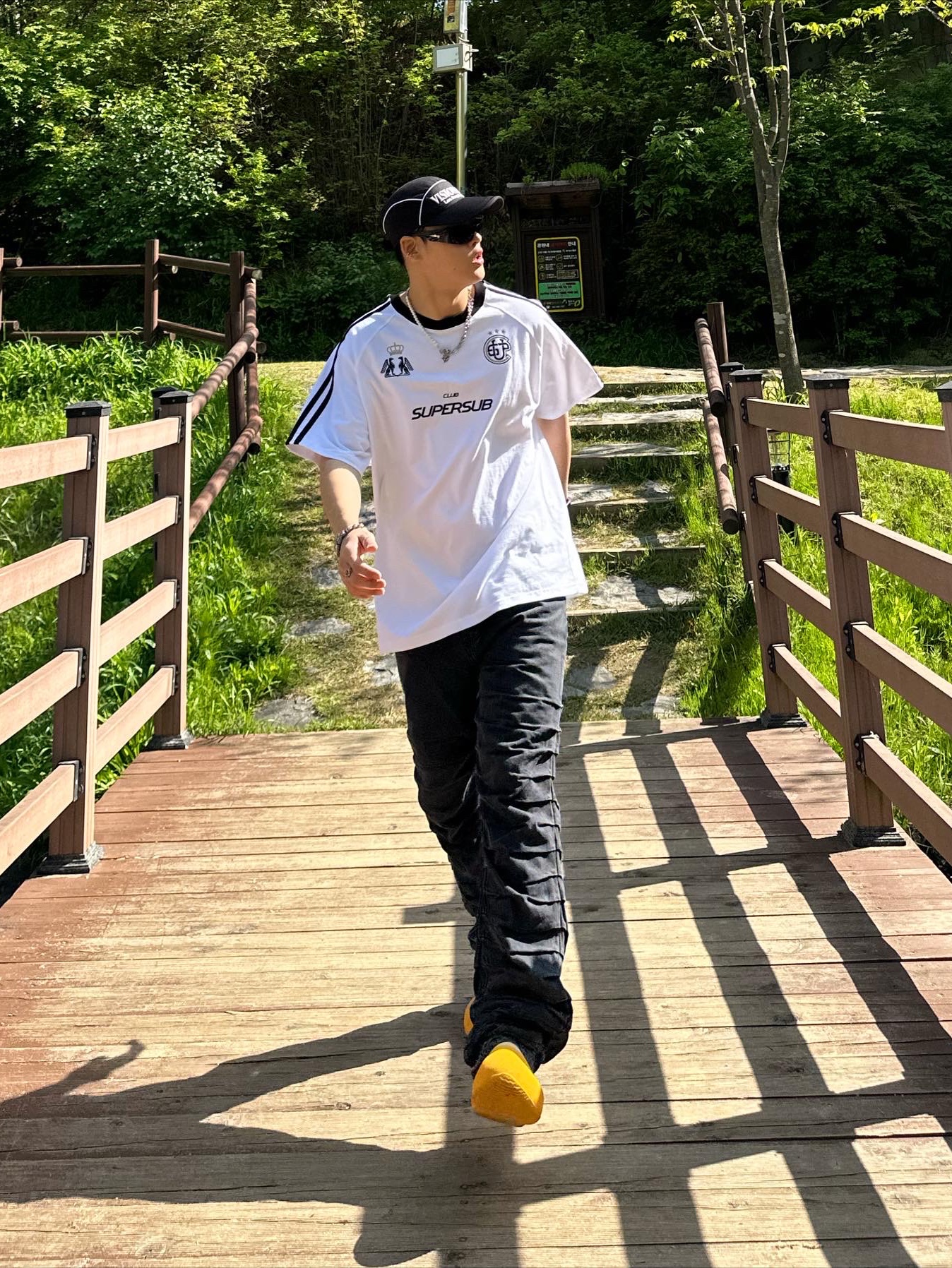 Adidas Yeezy Knit RNR Sulfur 착용 스타일 - 1