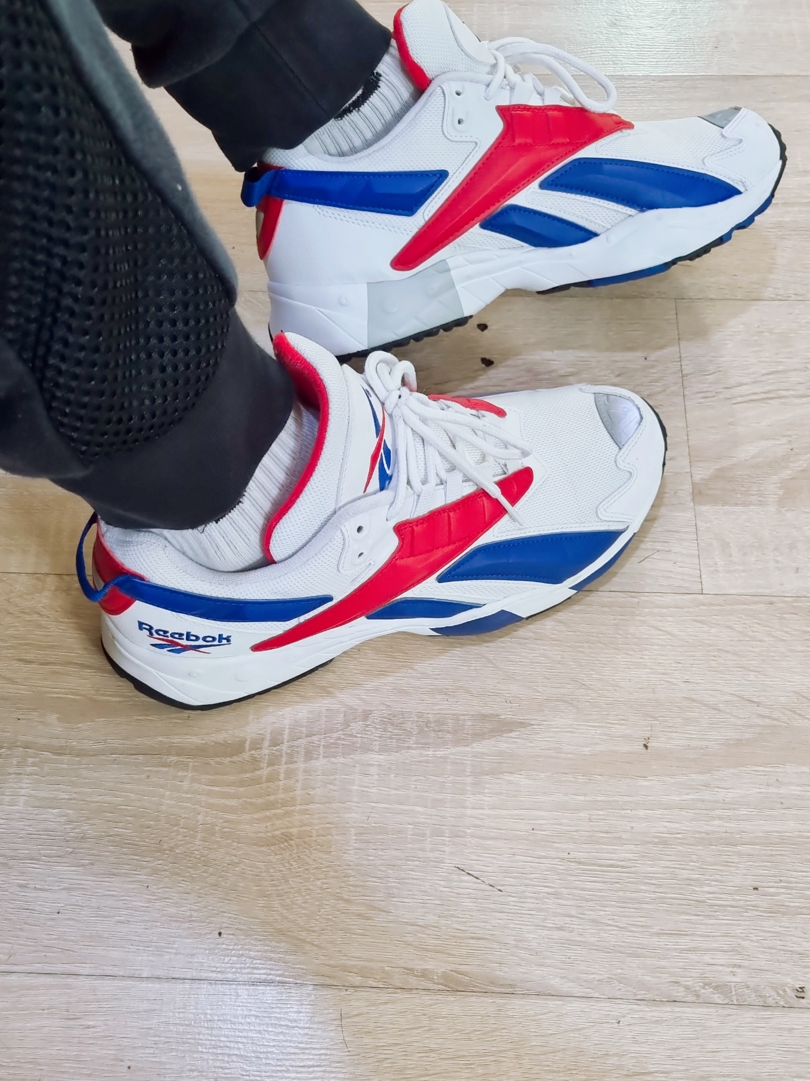 Reebok Interval 96 White Royal Scarlet 착용 스타일 - 2