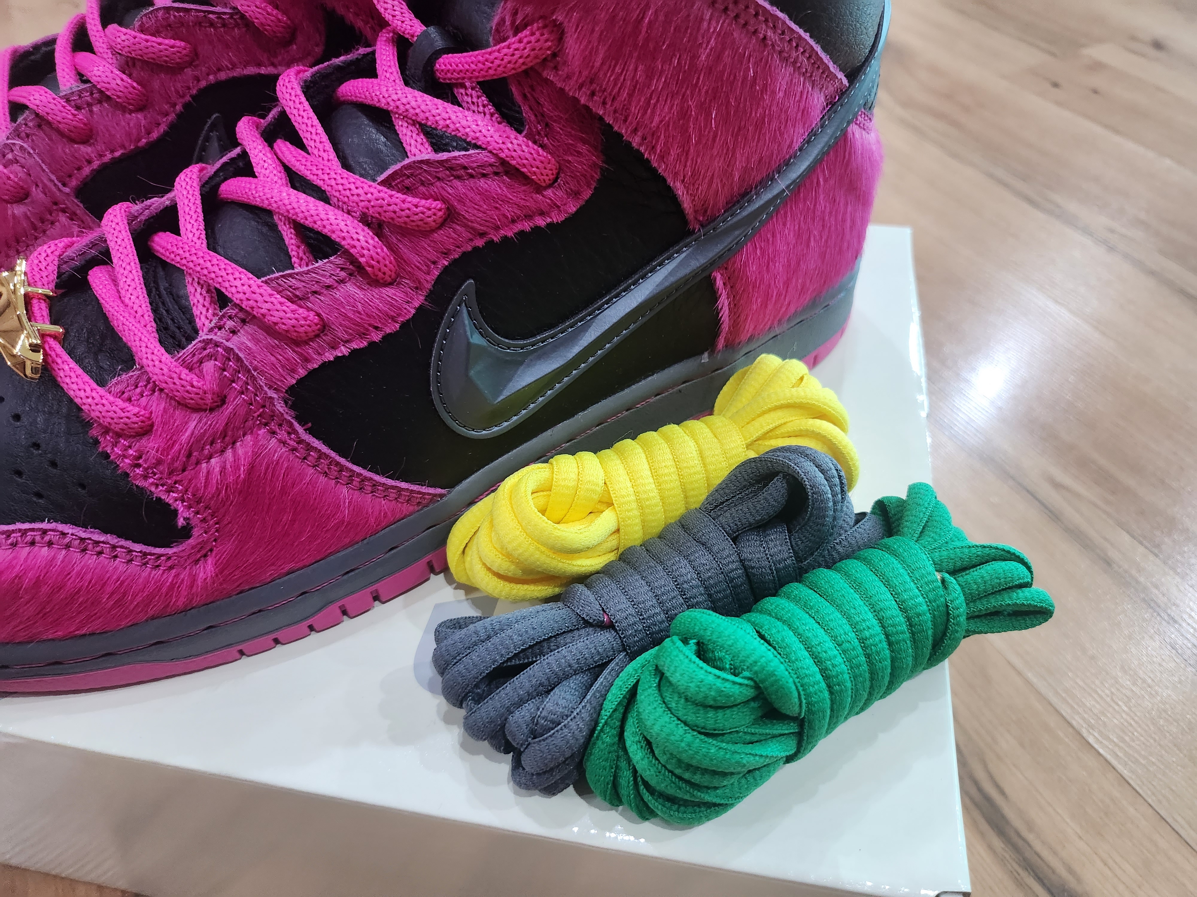 Nike x Run The Jewels SB Dunk High Active Pink and Black 착용 스타일 - 2