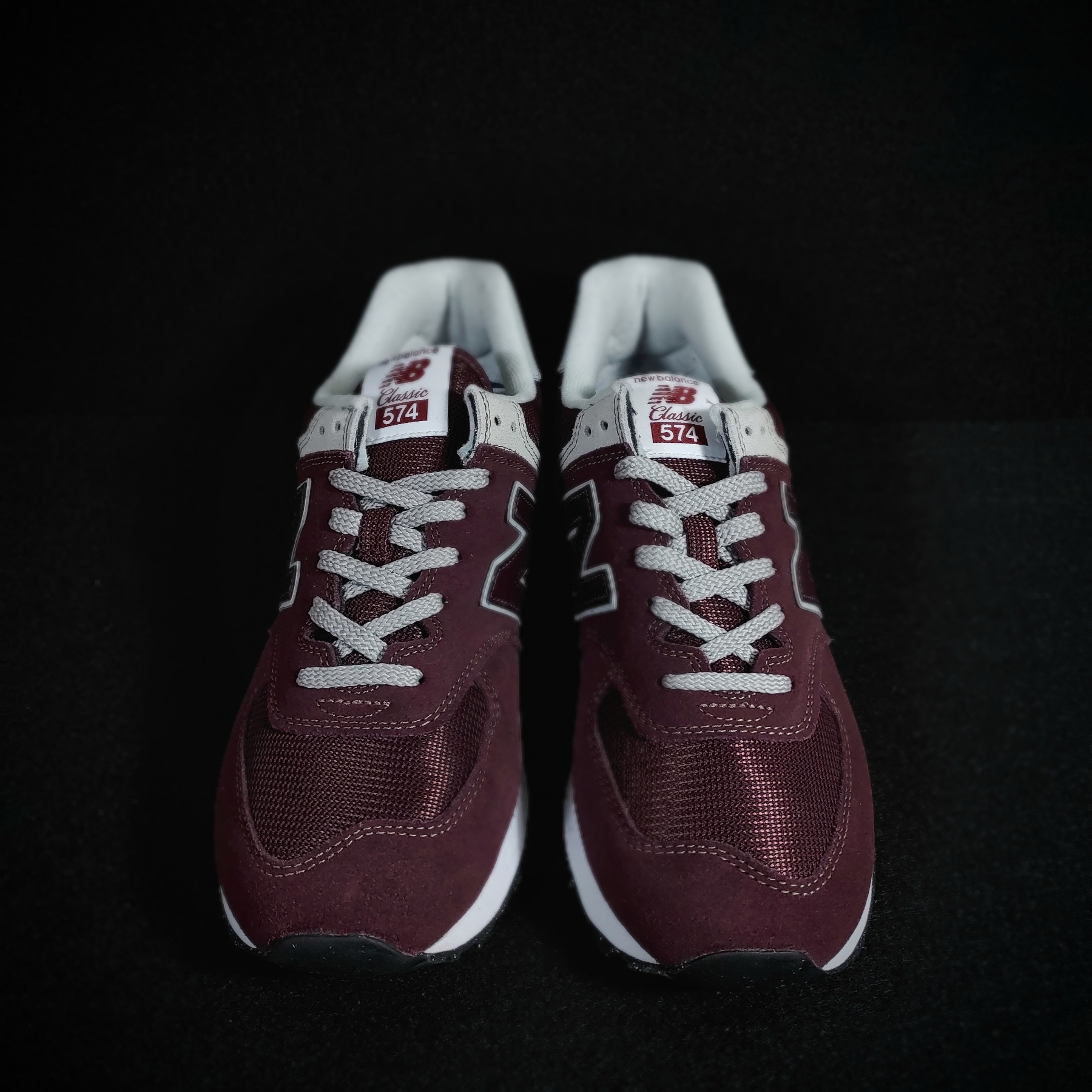 New Balance 574 Burgundy - D Standard 착용 스타일 - 1