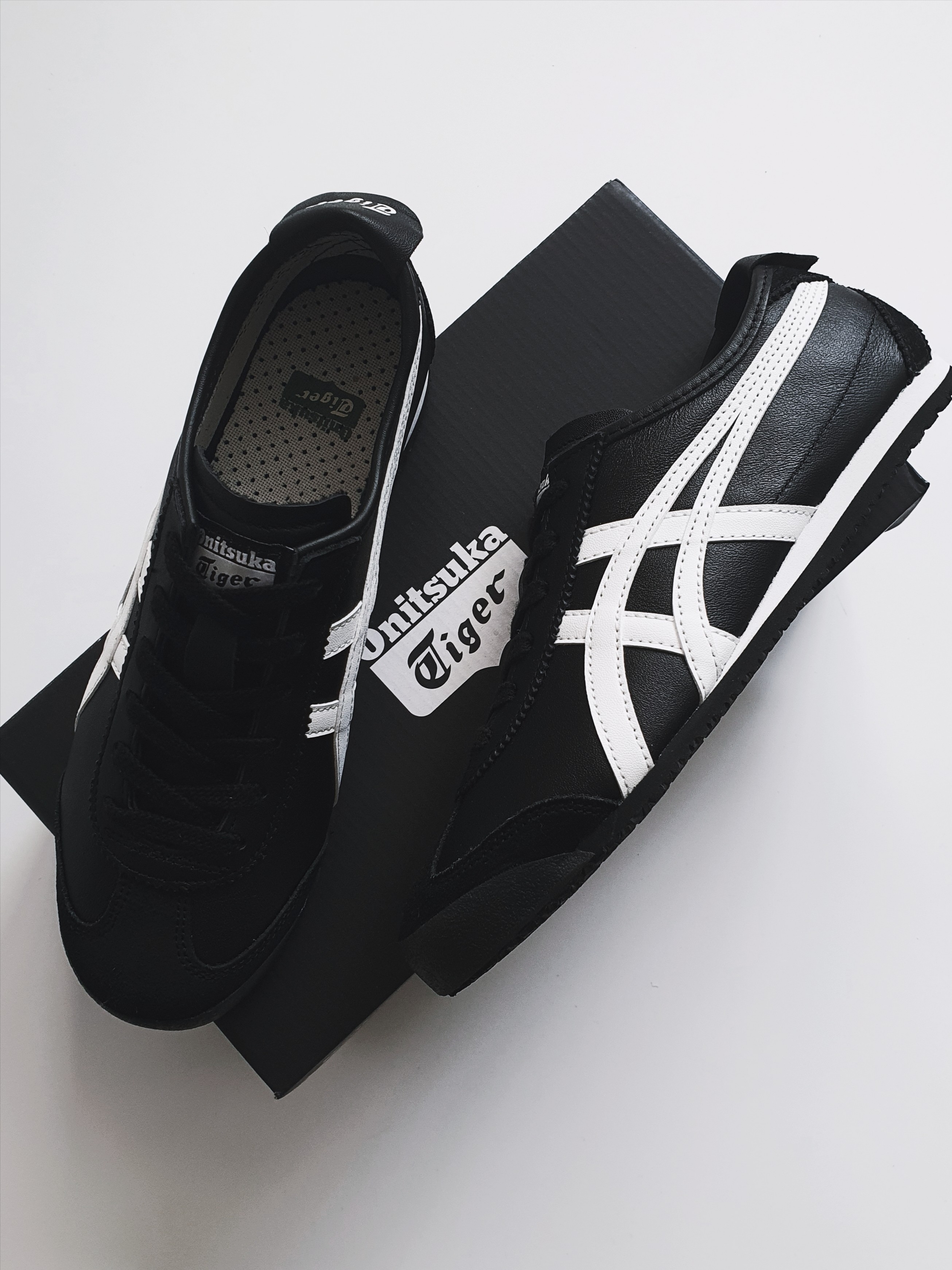 Onitsuka Tiger Mexico 66 Black White 착용 스타일 - 1