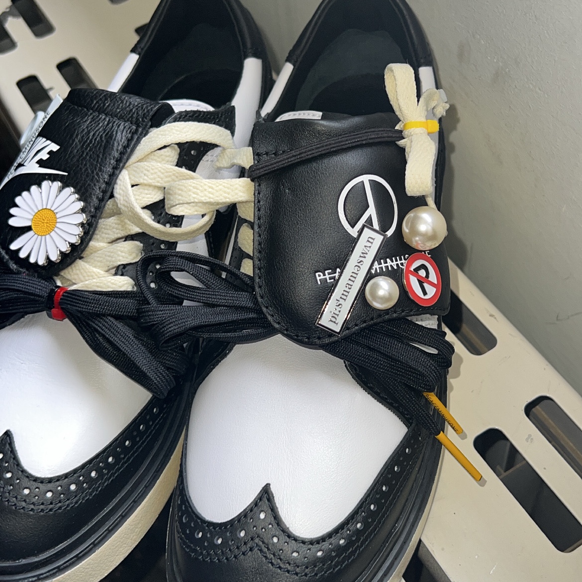 Nike x Peaceminusone Kwondo1 Black and White, Peaceminusone x The Conveni Bulldog Clip Multi 착용 스타일 - 2
