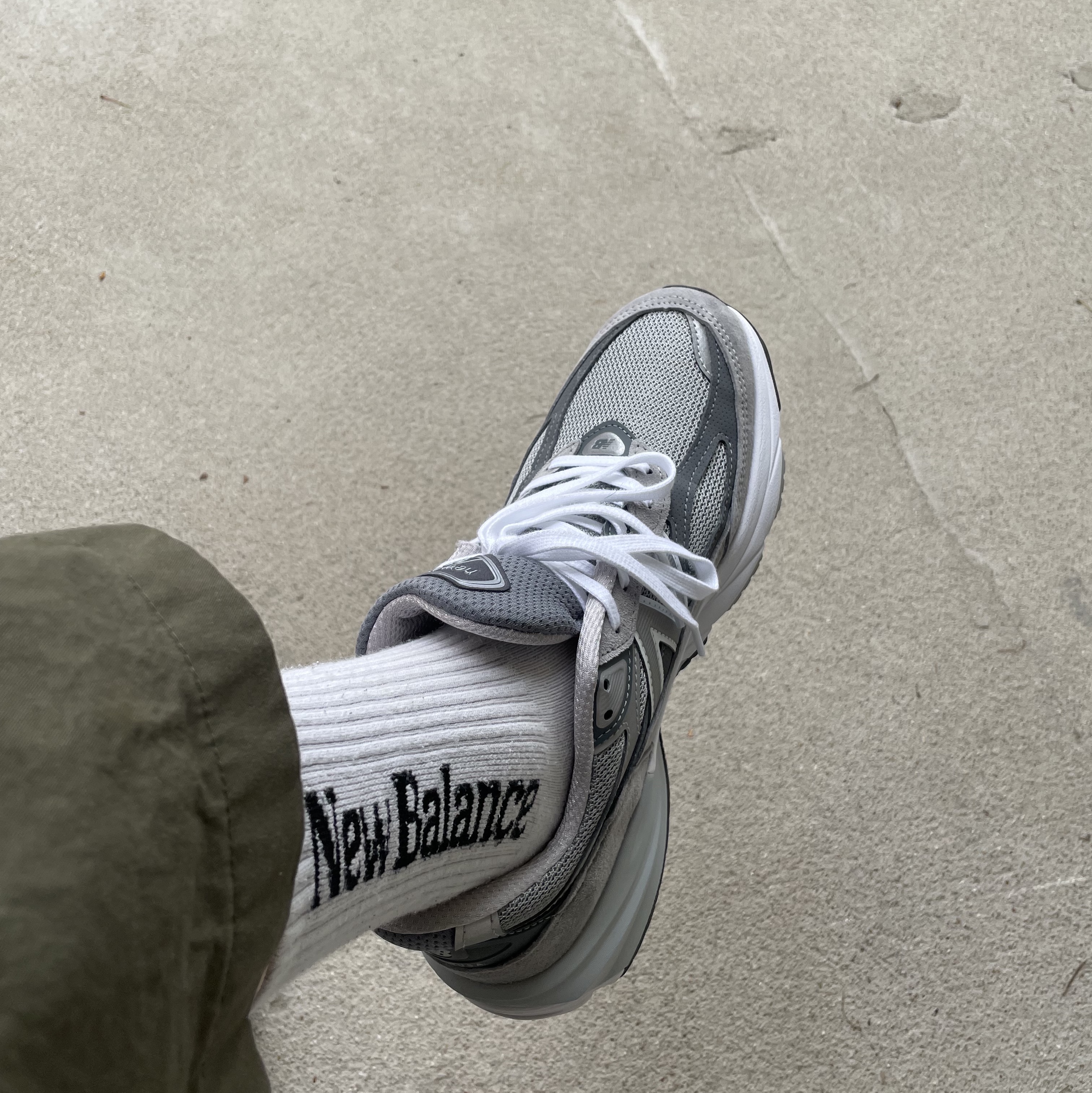 New Balance 990v6 Made in USA Grey - D Standard 착용 스타일