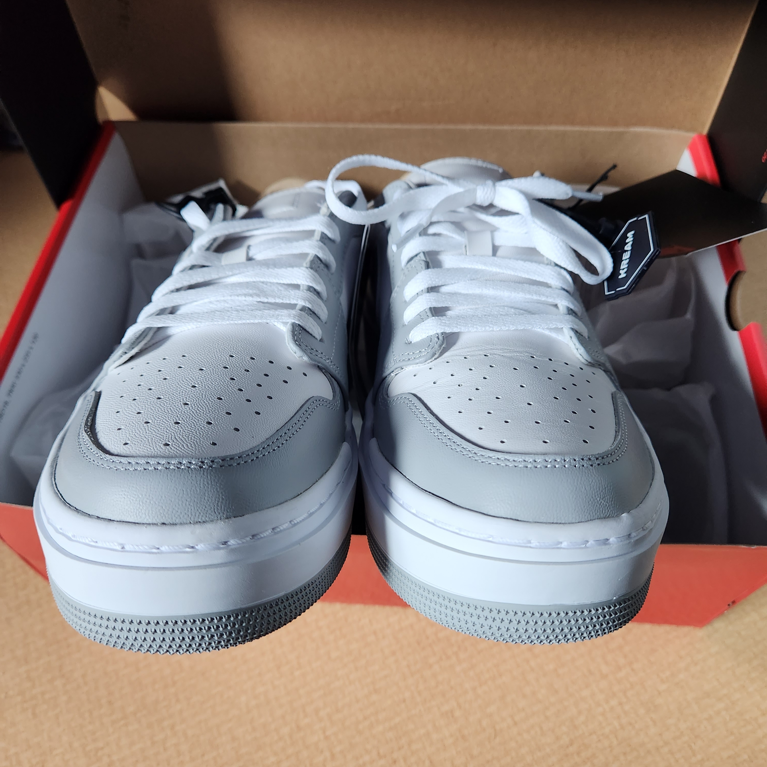 (W) Jordan 1 Elevate Low White and Wolf Grey 착용 스타일 - 3