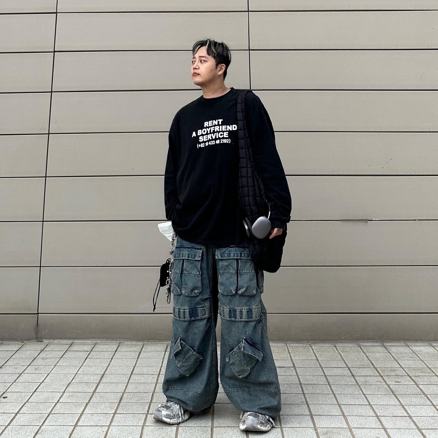 Balenciaga 3XL Sneakers Light Beige, COS Quilted Oversized Shoulder Bag Black 착용 스타일 - 1