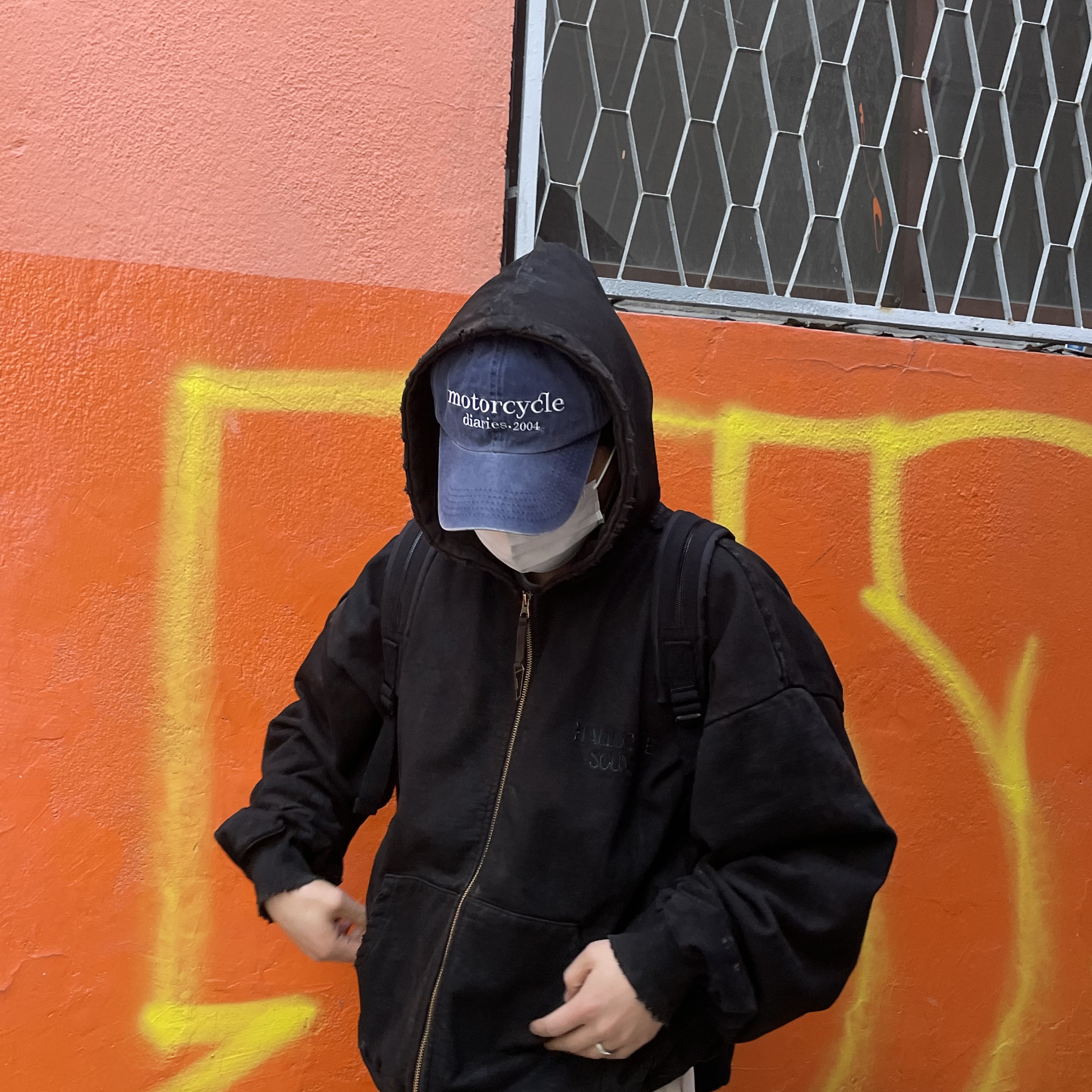 Undermycar Soundwave Dirty Coated Hood Zip-Up Black Oil - 23SS 착용 스타일 - 3