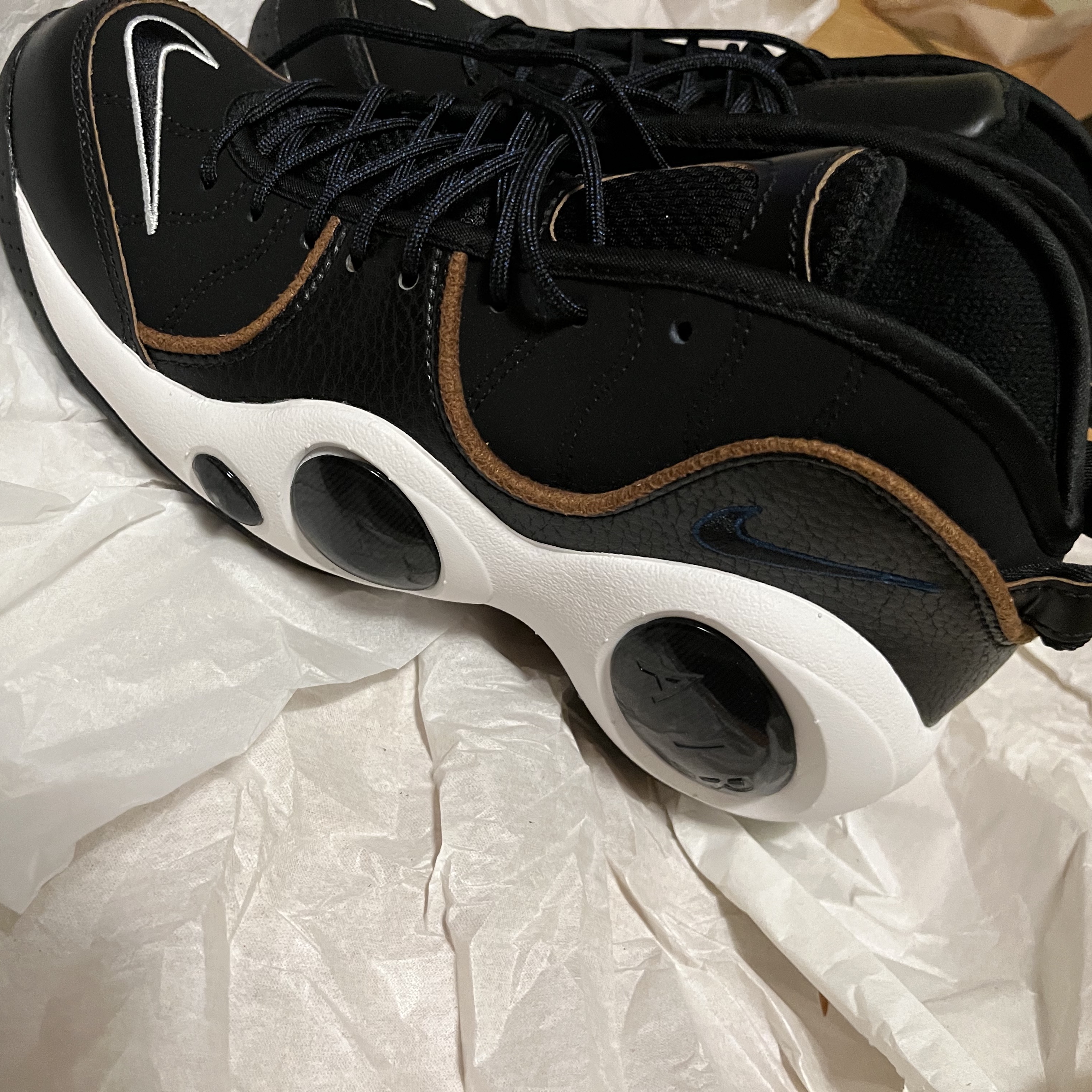 Nike Air Zoom Flight 95 Black and Valerian Blue 착용 스타일